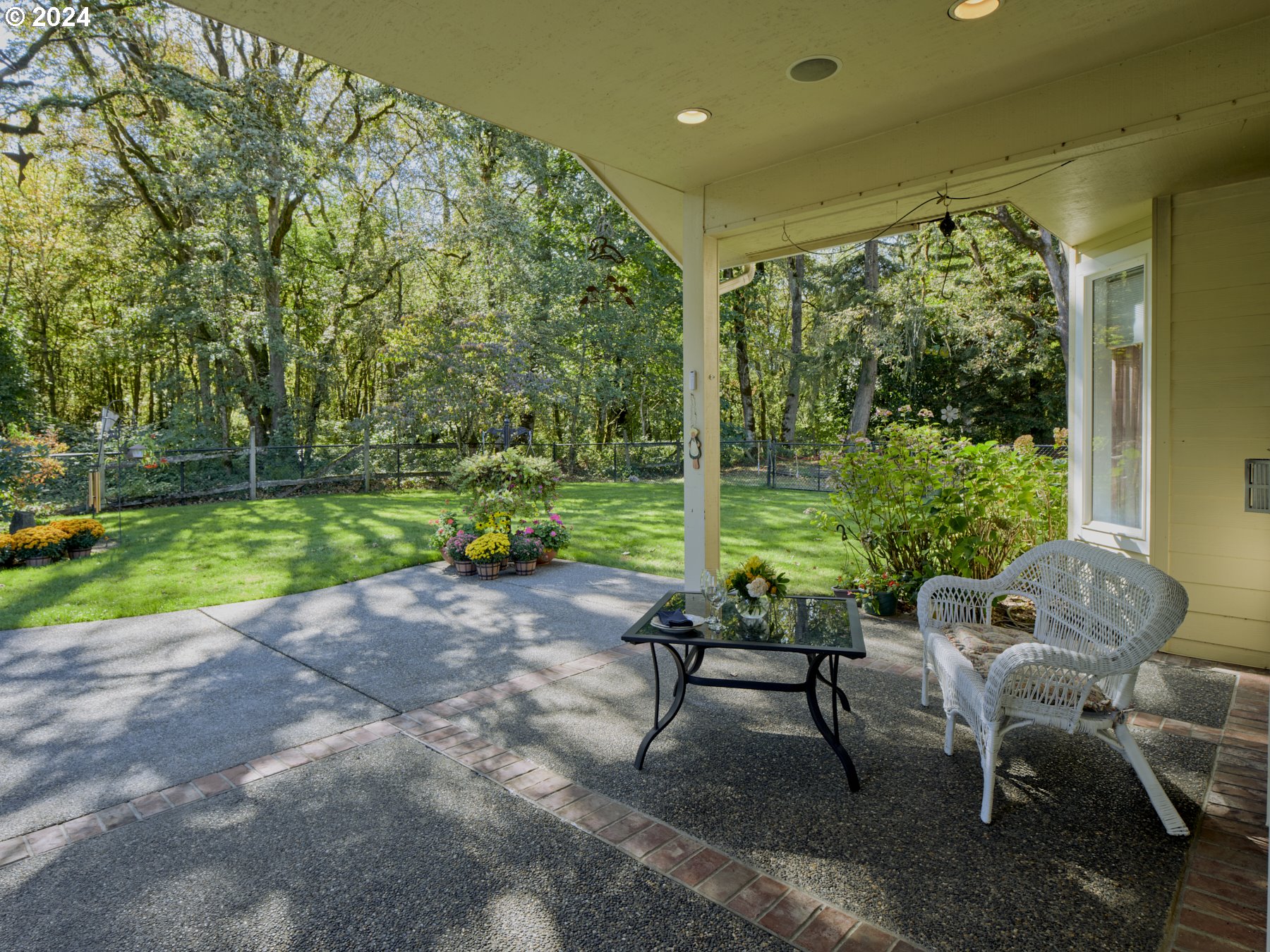 305 ISLAND AIRE DR