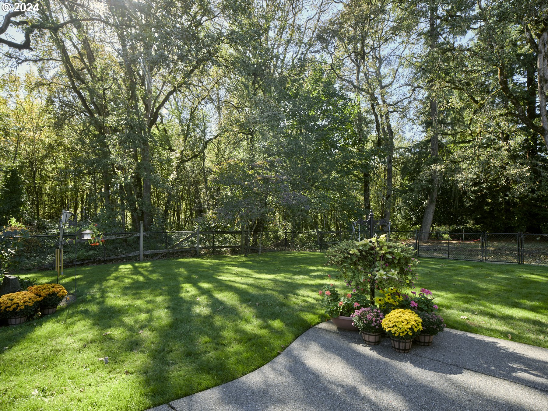 305 ISLAND AIRE DR