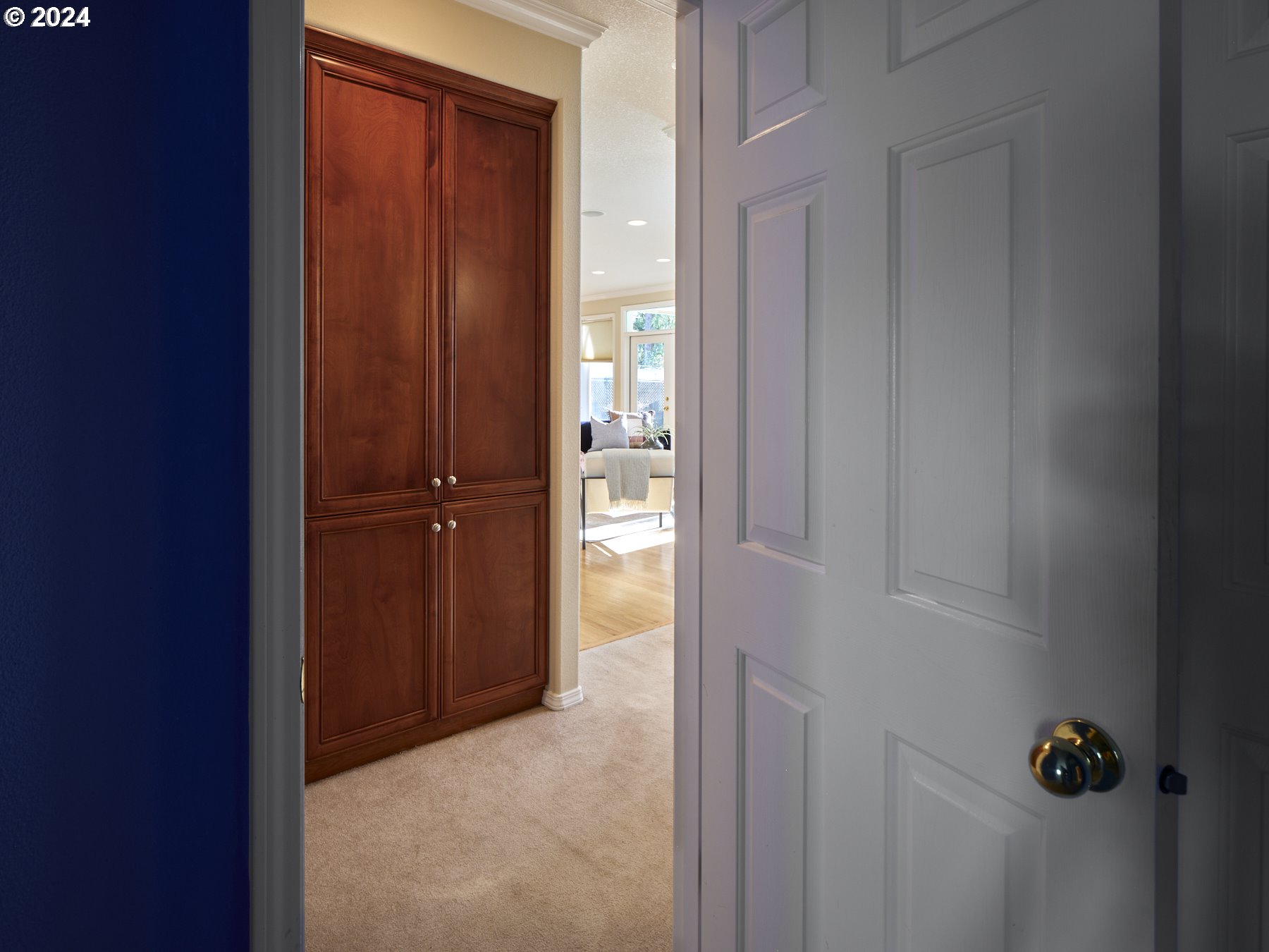 305 ISLAND AIRE DR