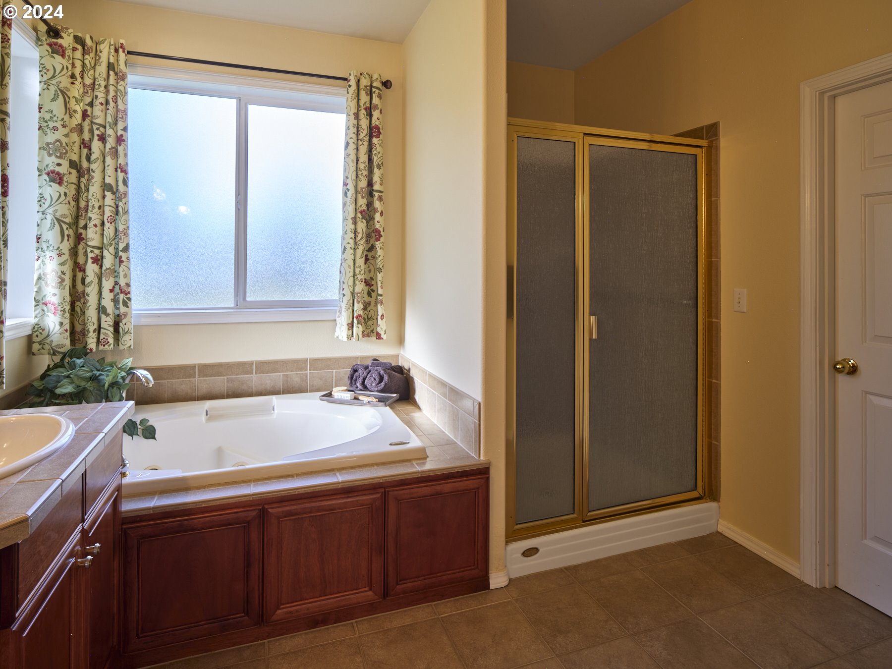 305 ISLAND AIRE DR