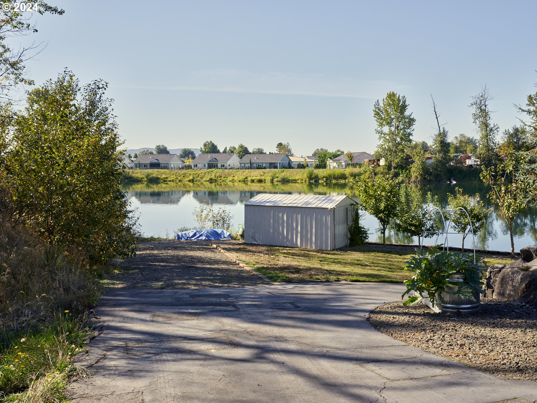 305 ISLAND AIRE DR