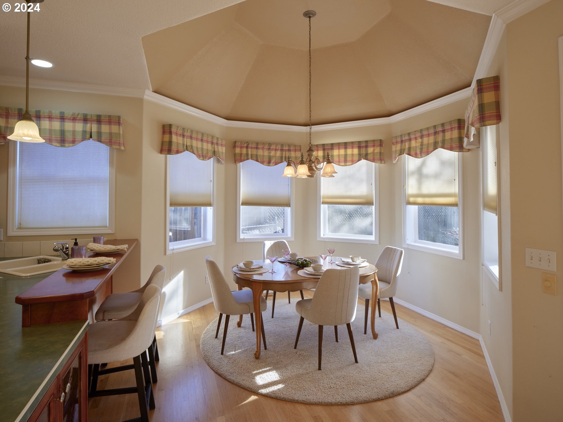 305 ISLAND AIRE DR