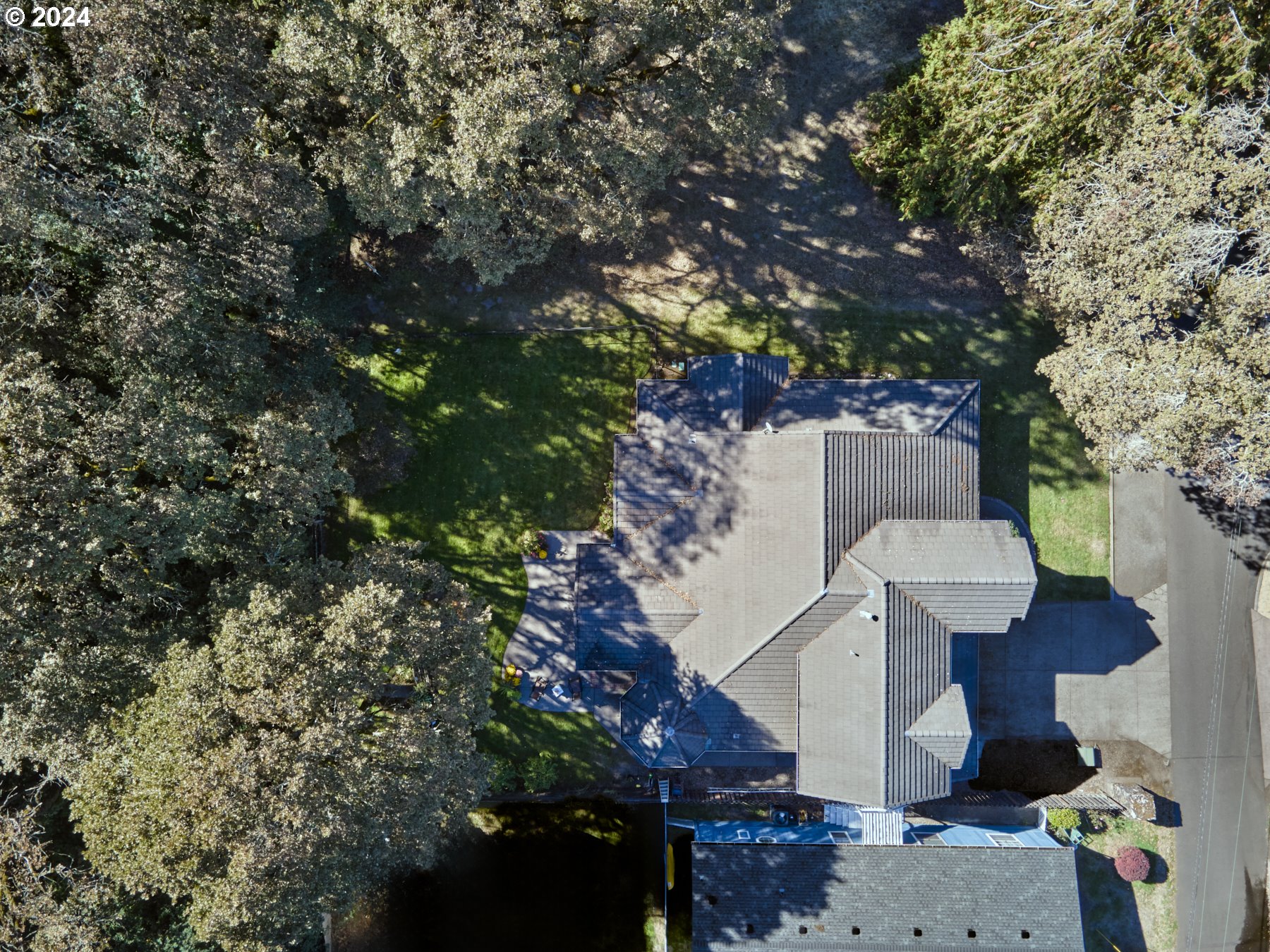 305 ISLAND AIRE DR