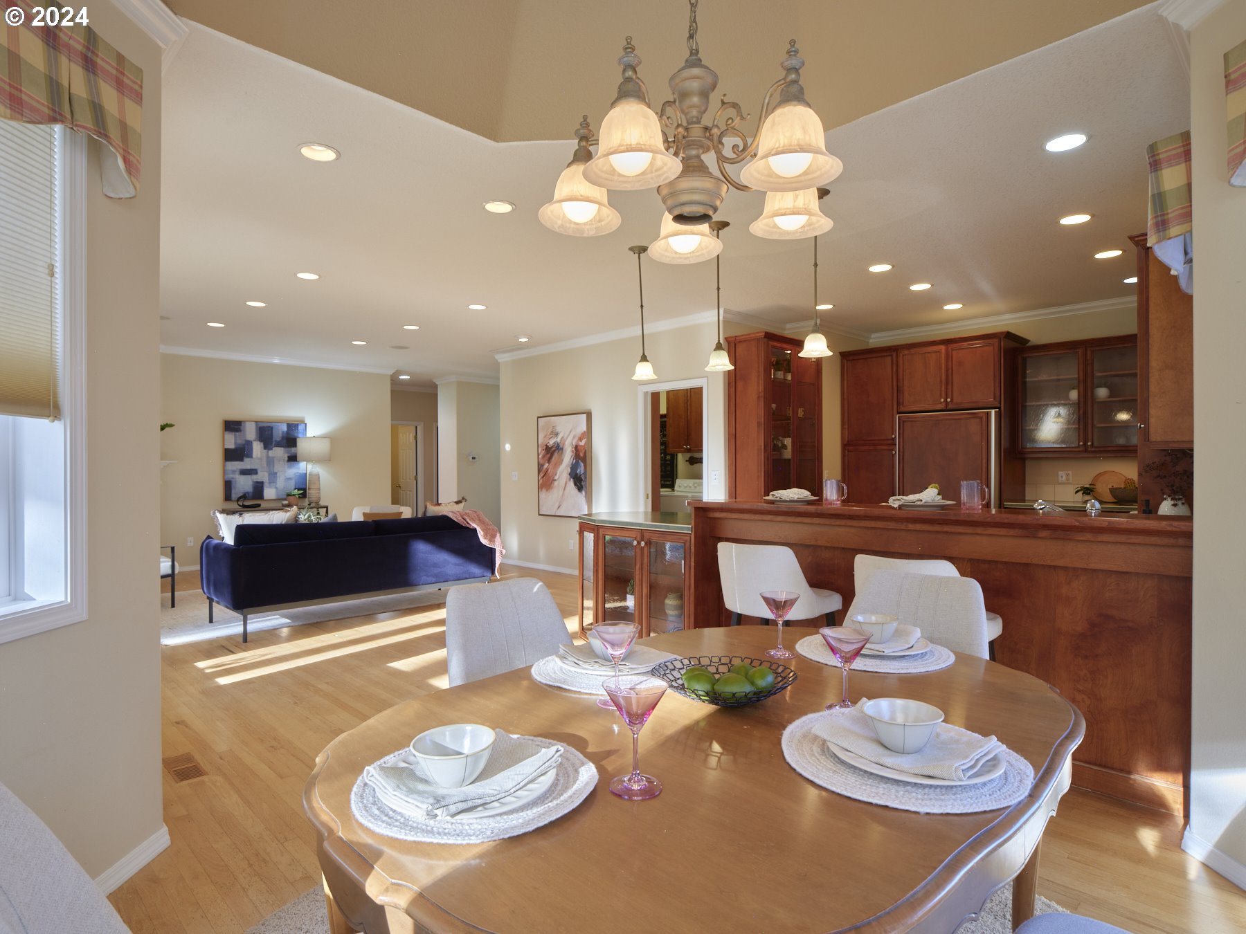 305 ISLAND AIRE DR