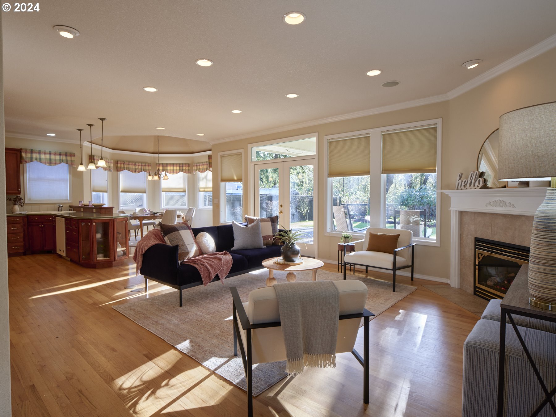 305 ISLAND AIRE DR