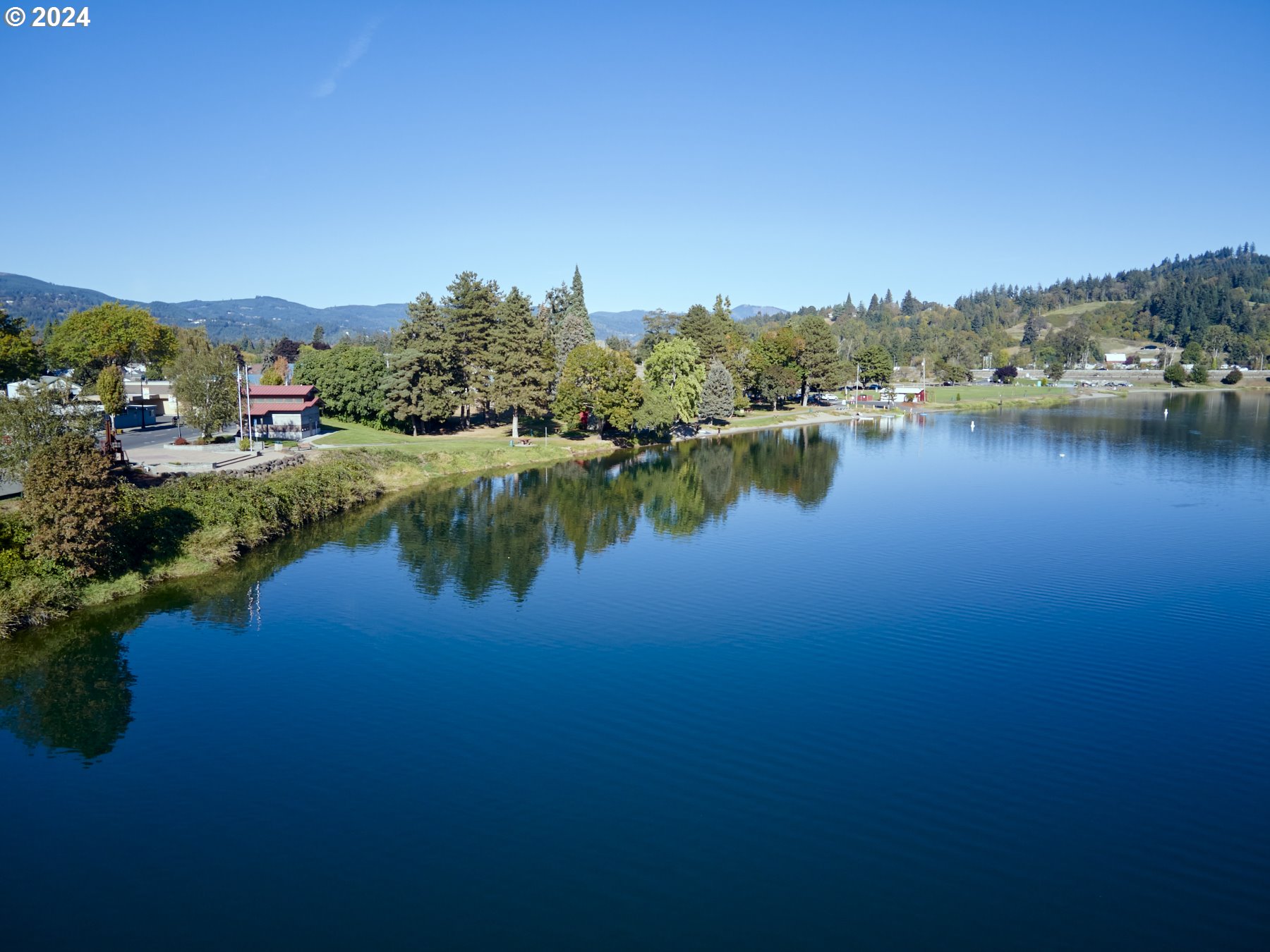 305 ISLAND AIRE DR