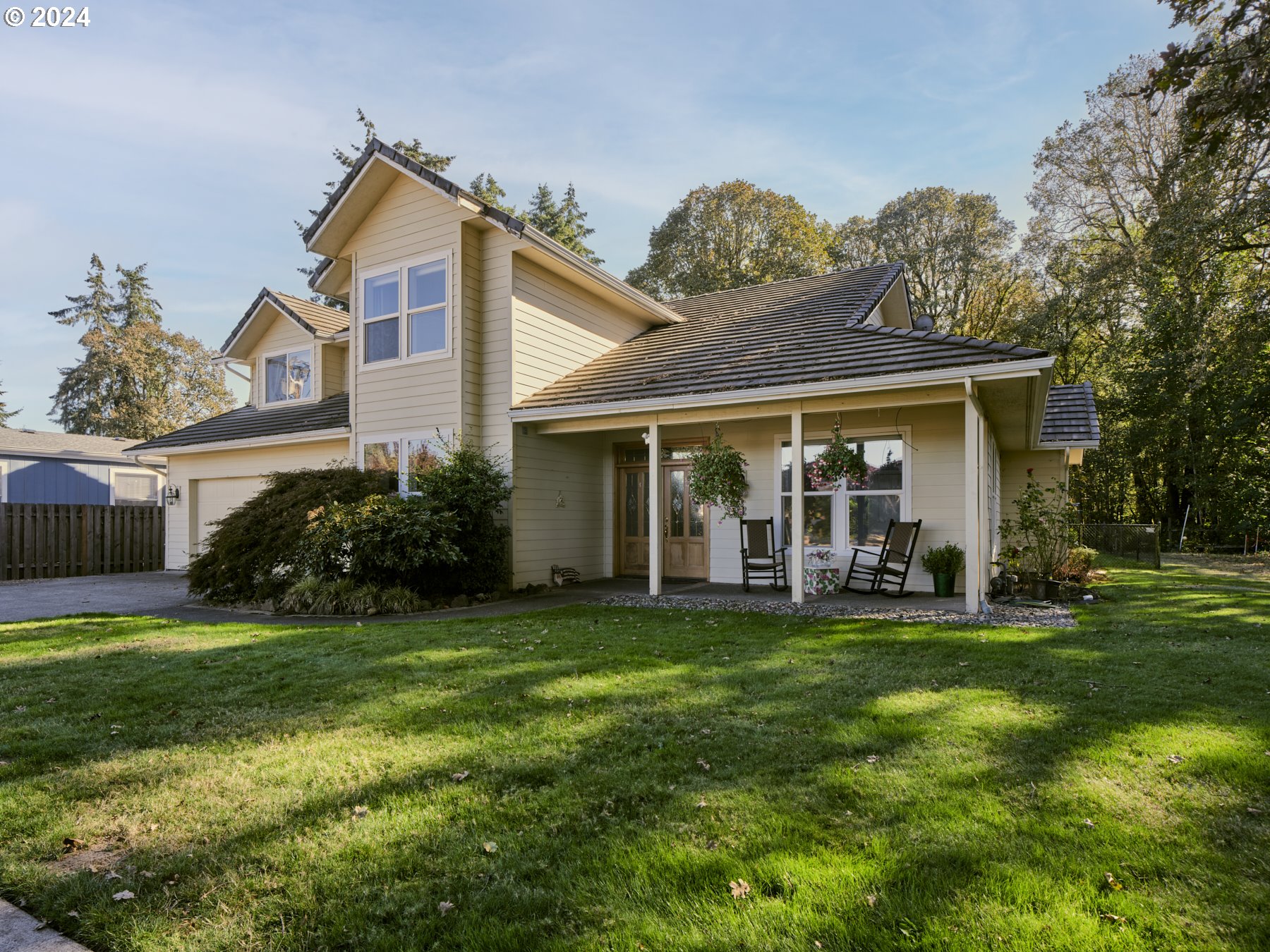 305 ISLAND AIRE DR