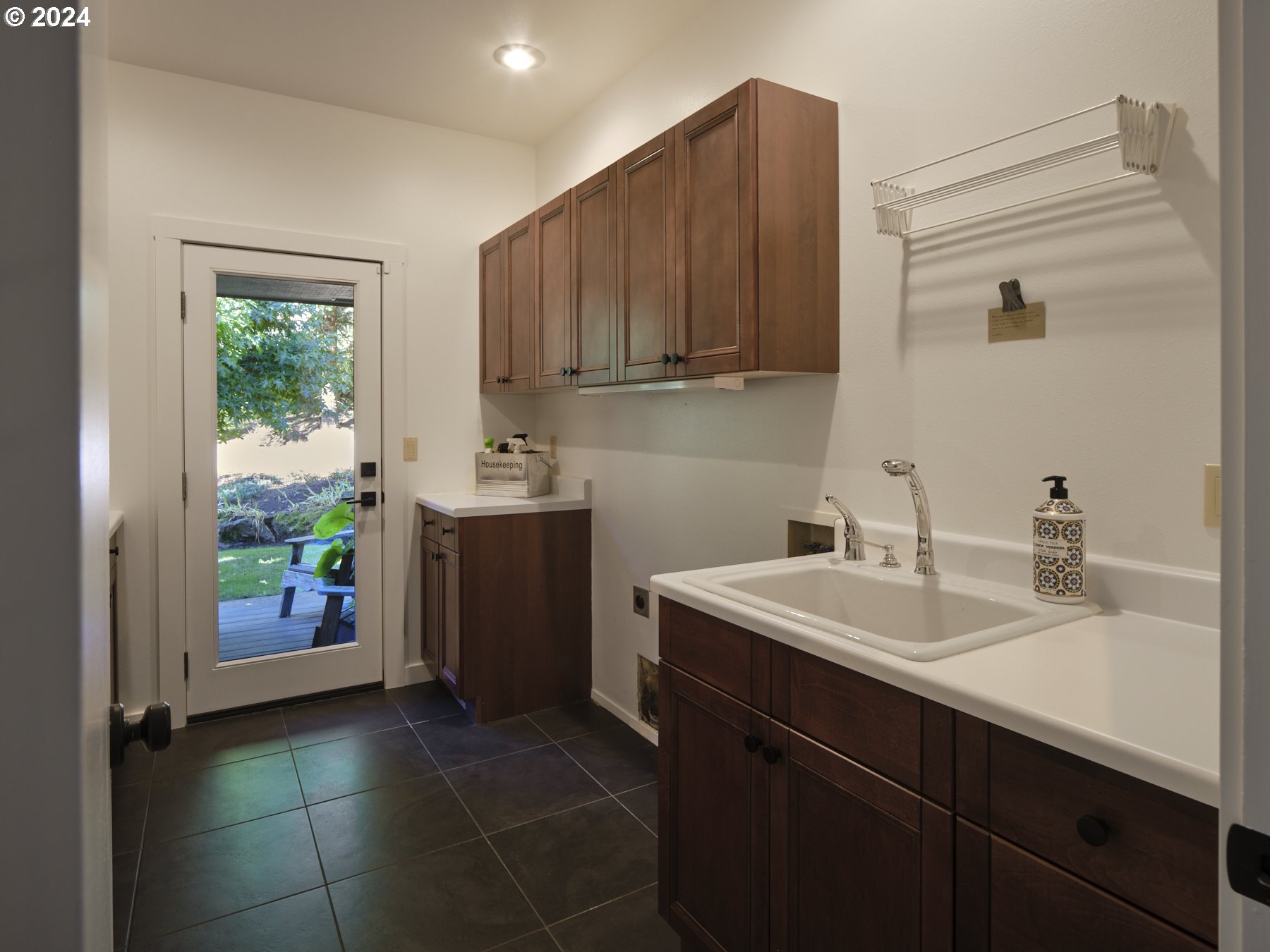 133 RIVERSCAPE RD
