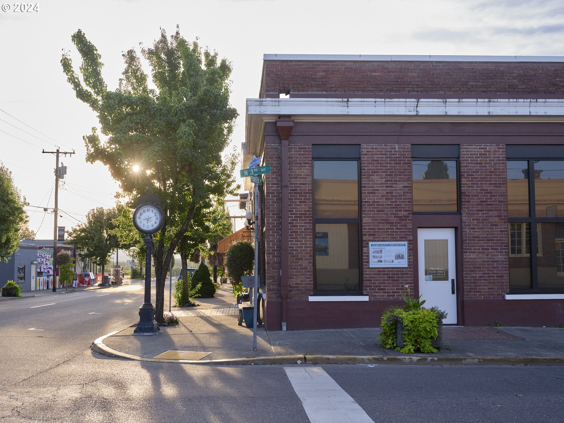 202 S 5TH AVE