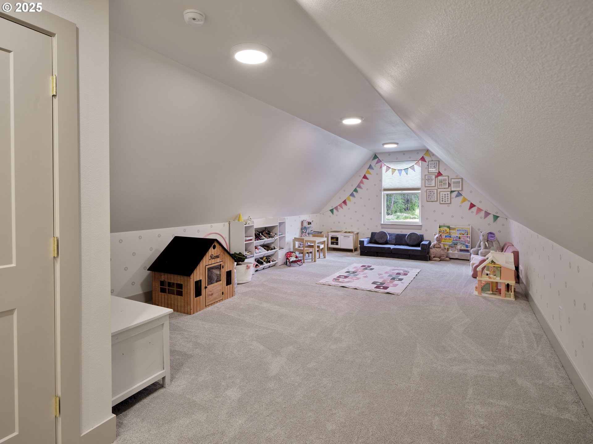 161 LACAMAS LN