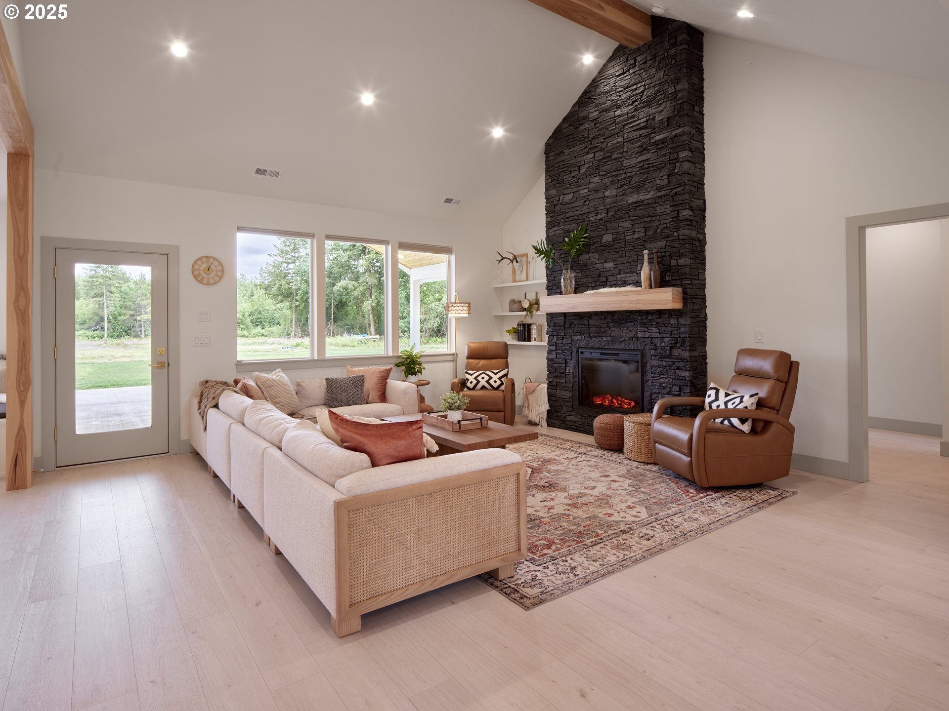 161 LACAMAS LN