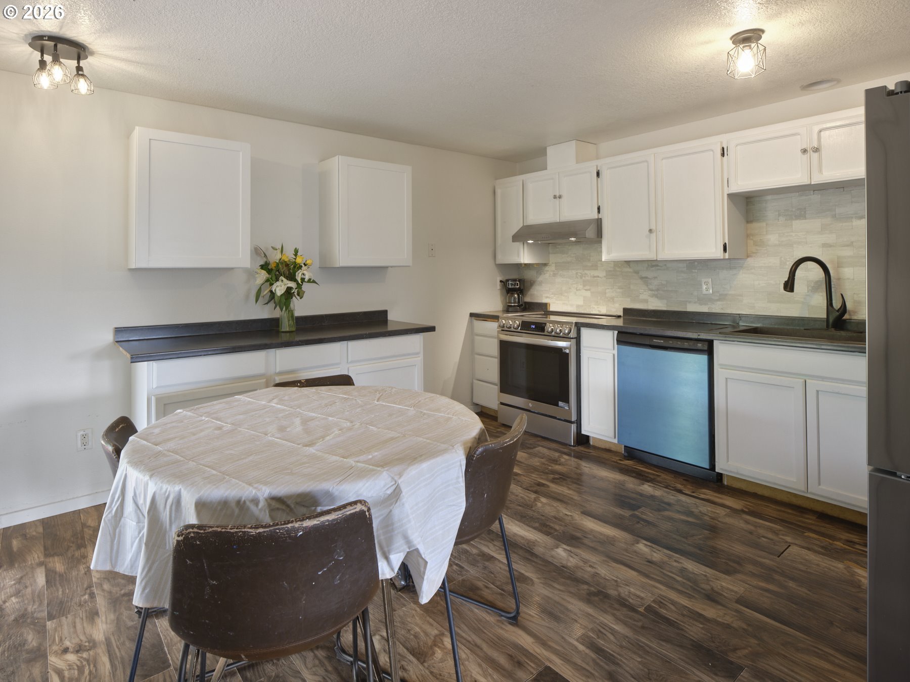 1733 FOXTAIL CIR