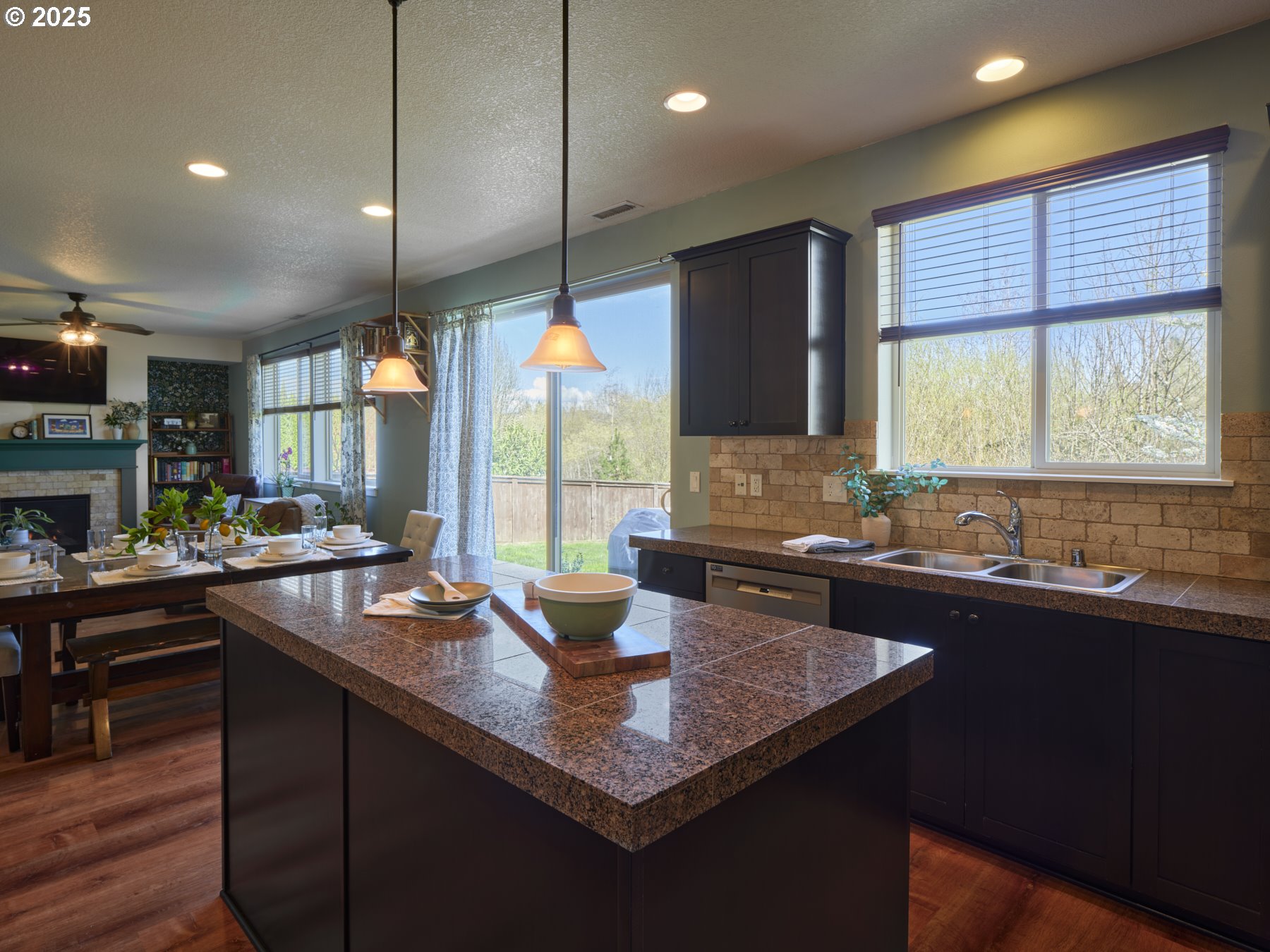 260 N GREEN GABLES LOOP