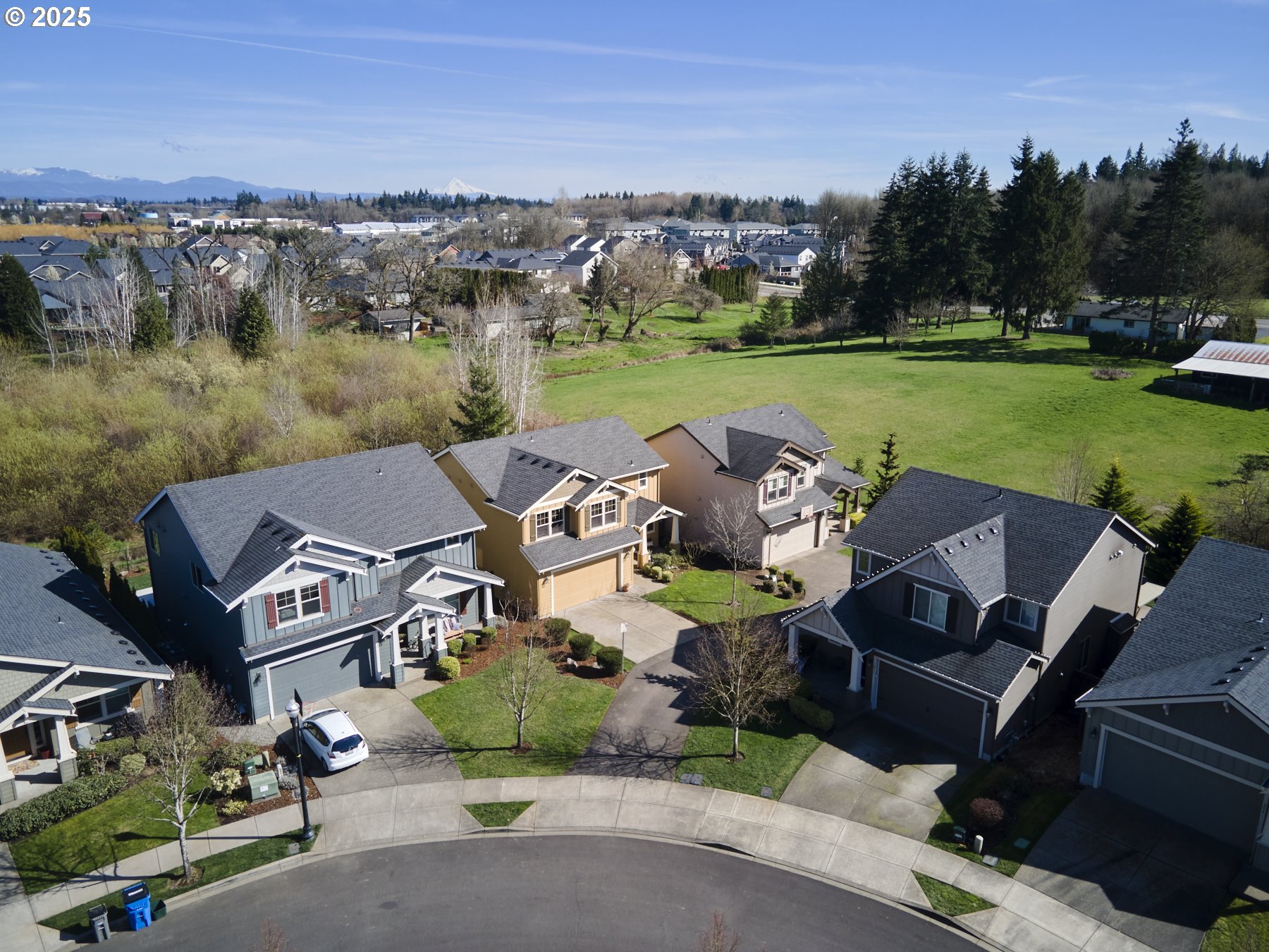 260 N GREEN GABLES LOOP