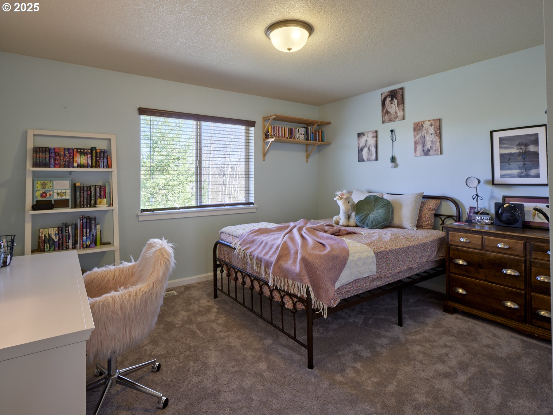 260 N GREEN GABLES LOOP