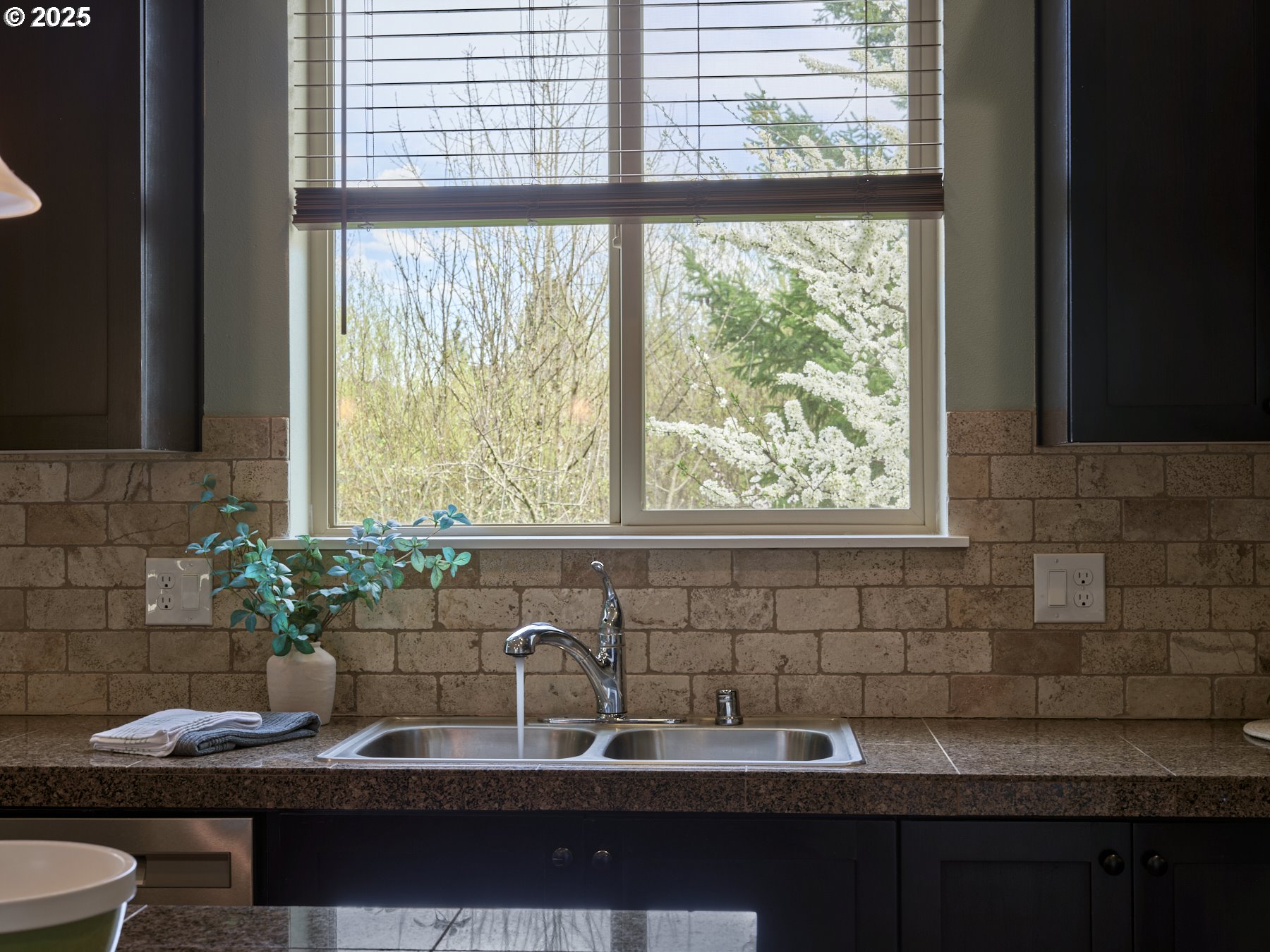 260 N GREEN GABLES LOOP