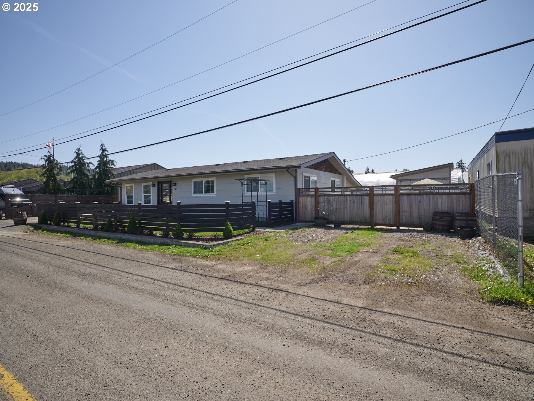187 HANSEN LN