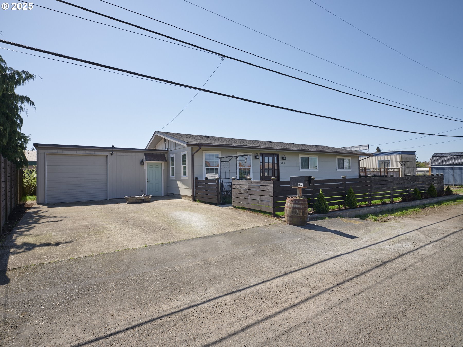 187 HANSEN LN