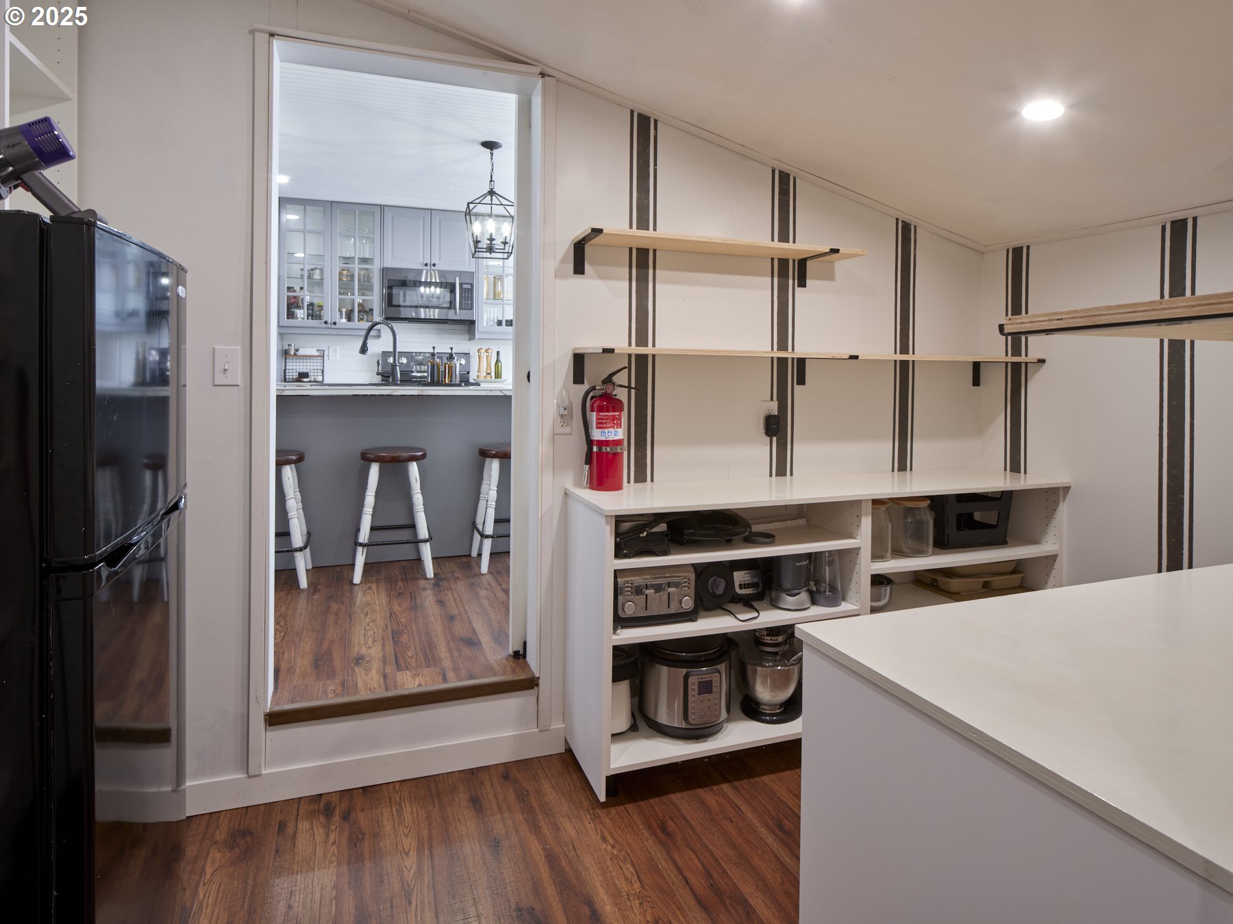 187 HANSEN LN