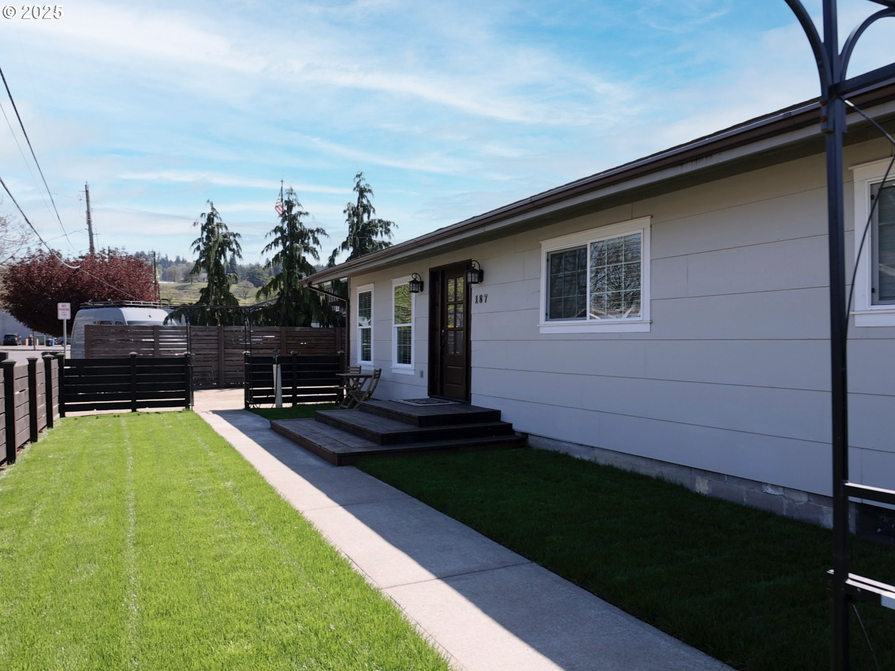 187 HANSEN LN