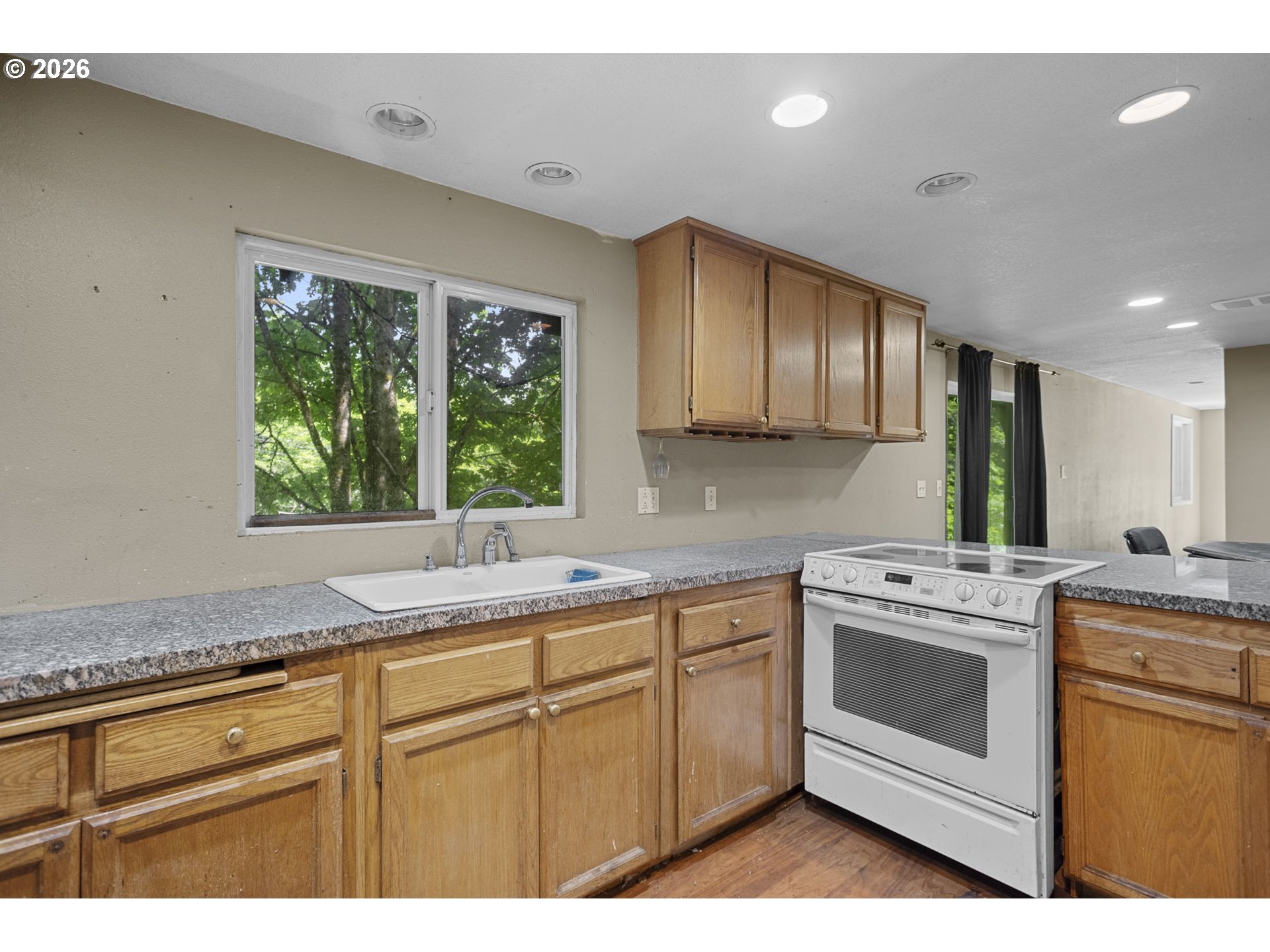 400 N DUBOIS RD