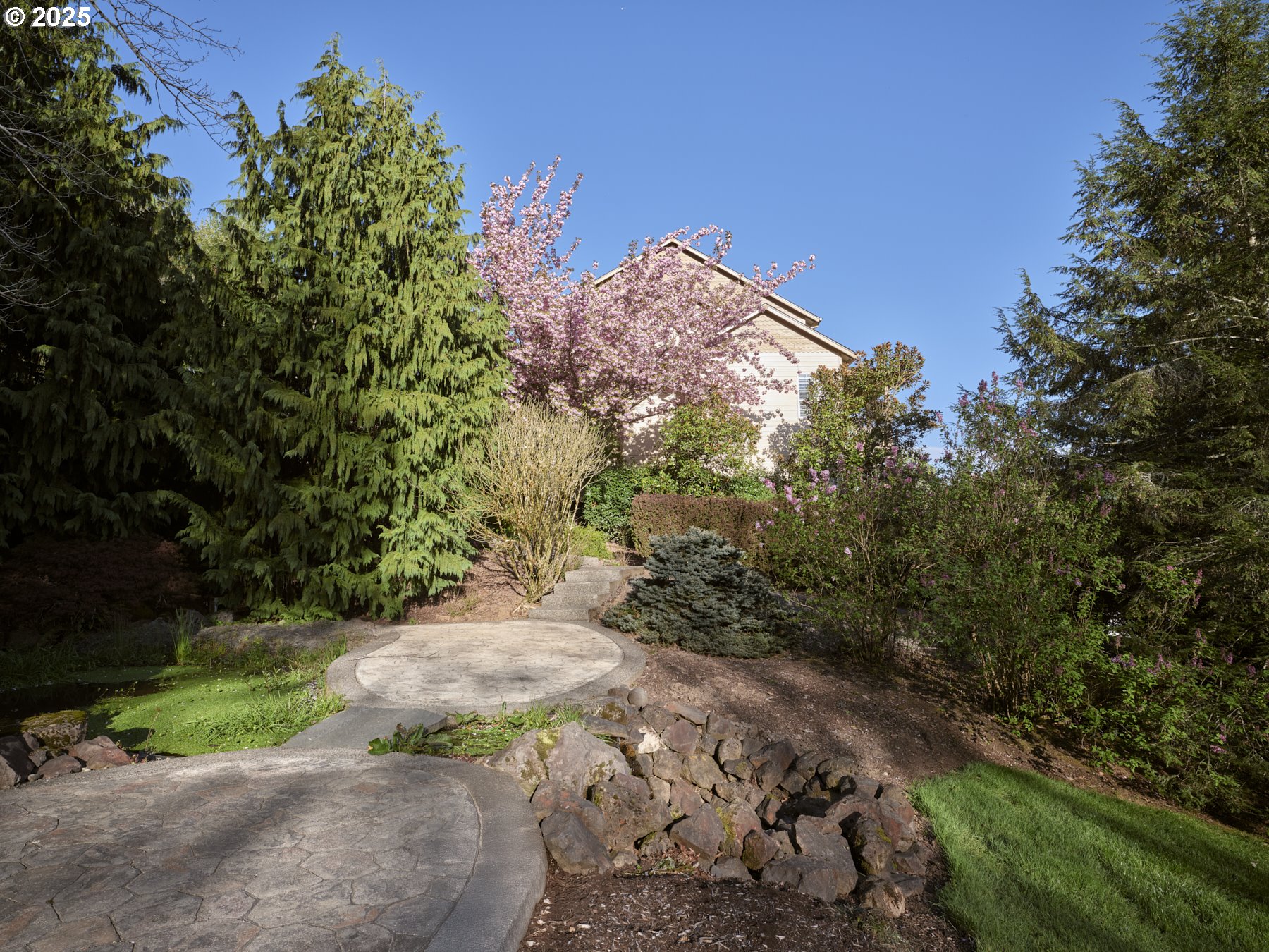 256 EAGLE POINT DR