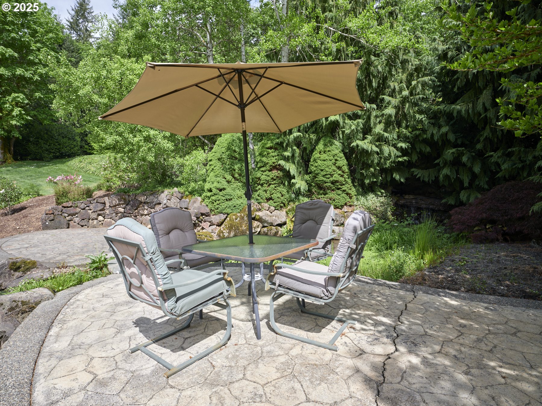 256 EAGLE POINT DR