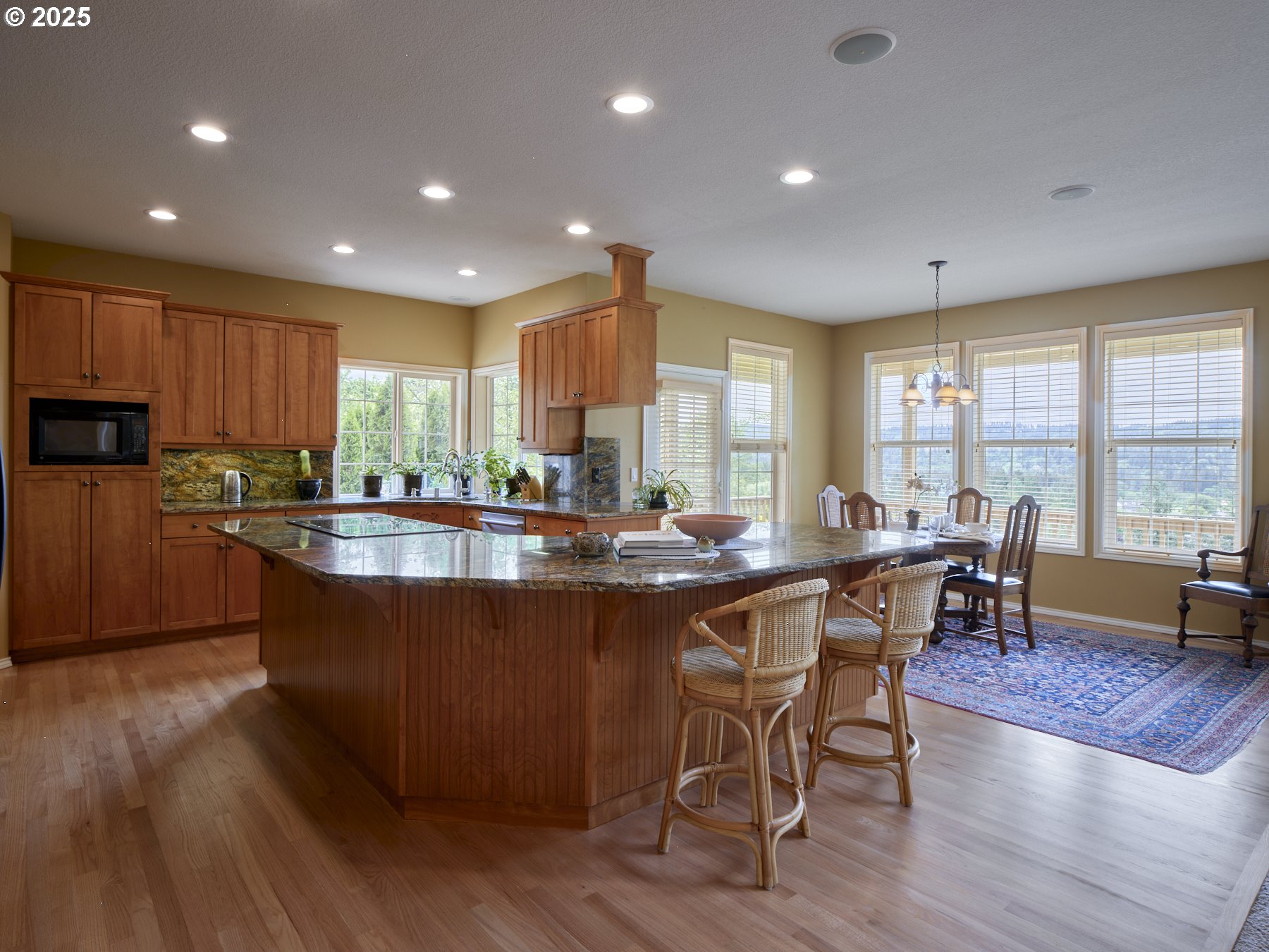 256 EAGLE POINT DR