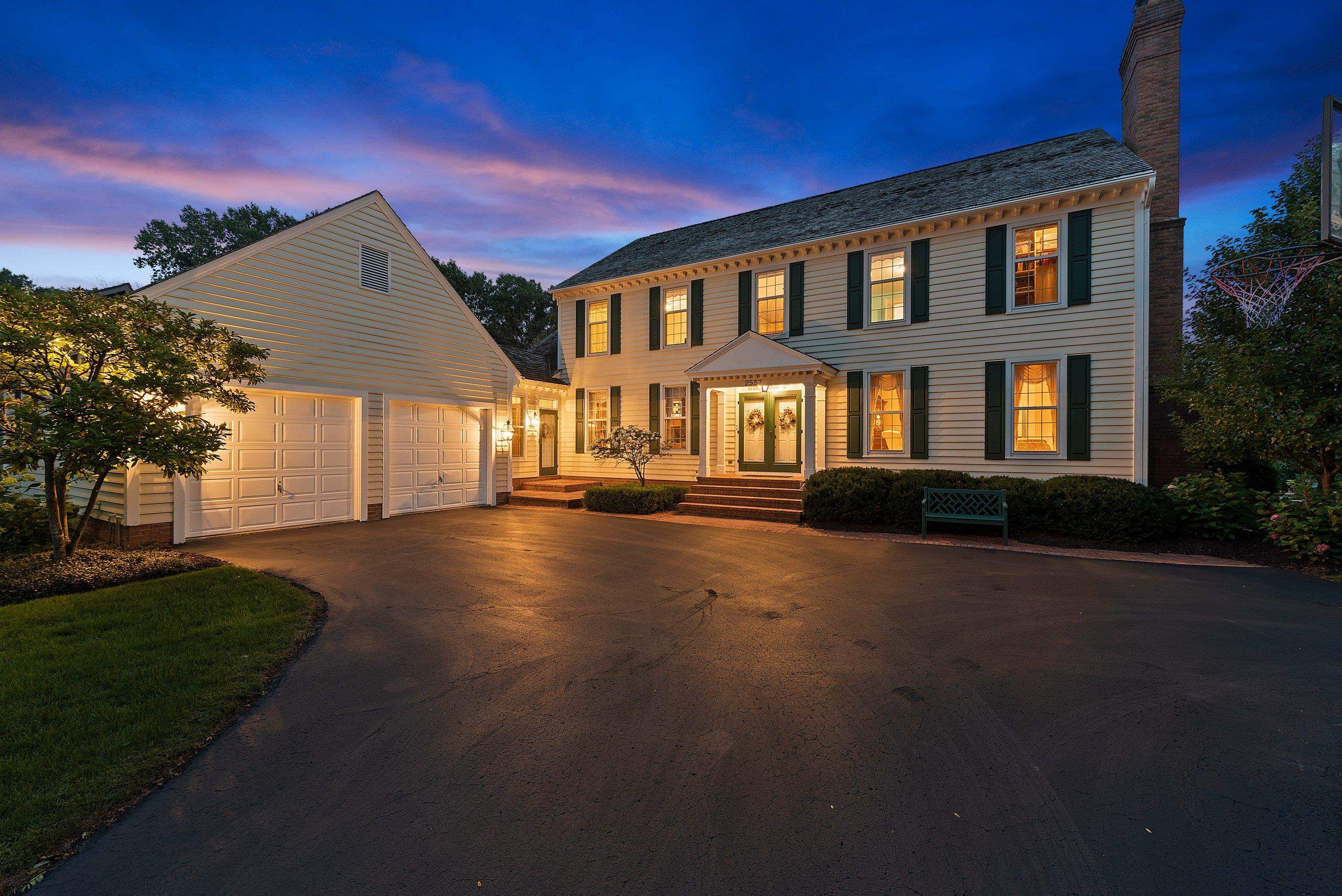 2557 PARKWOOD Drive