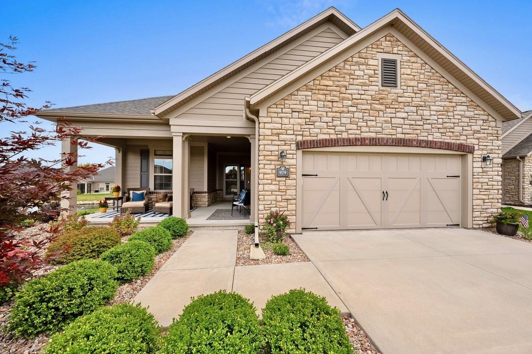 979 DAFFODIL Drive
