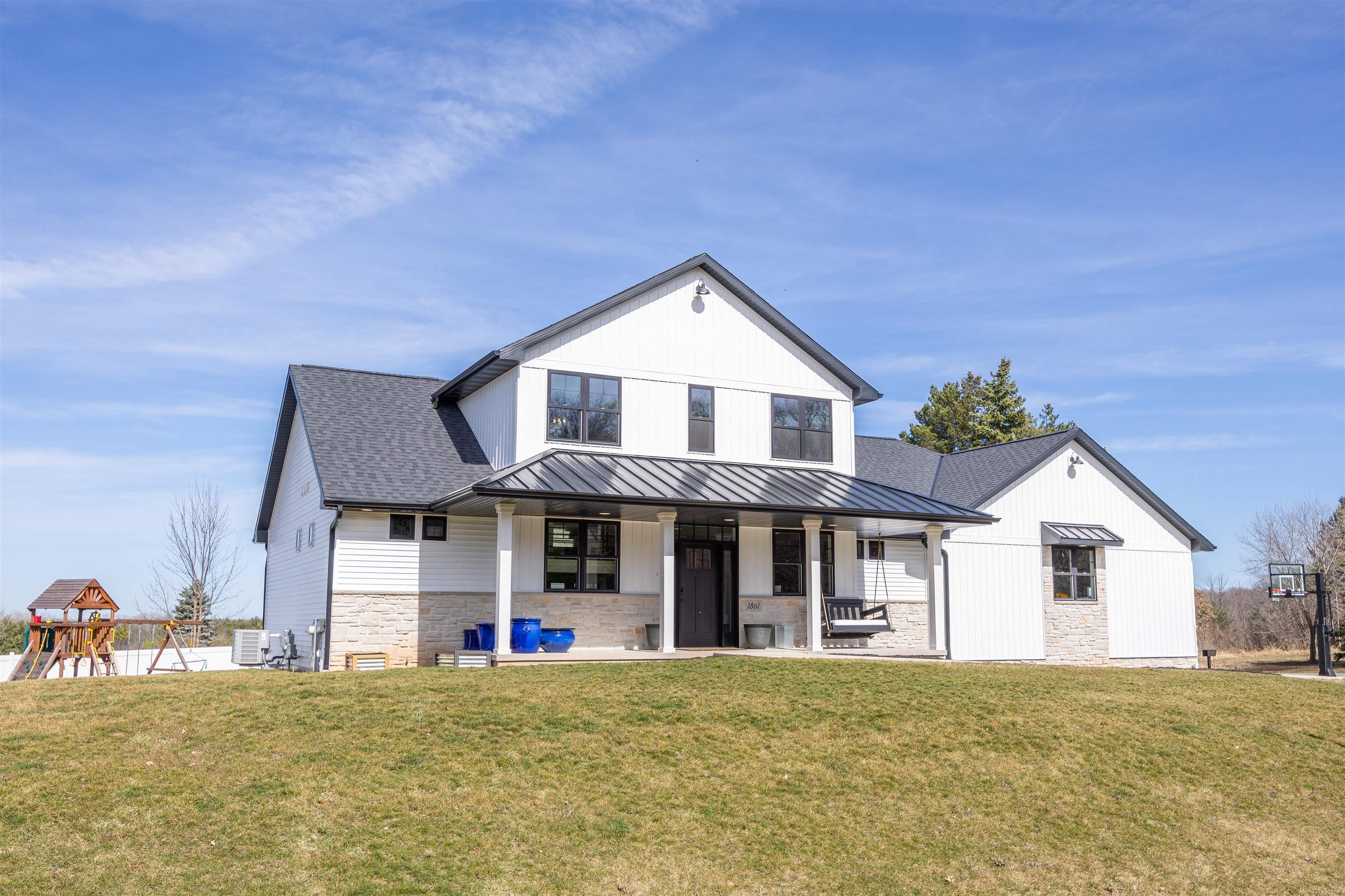 1861 DALLAS Lane