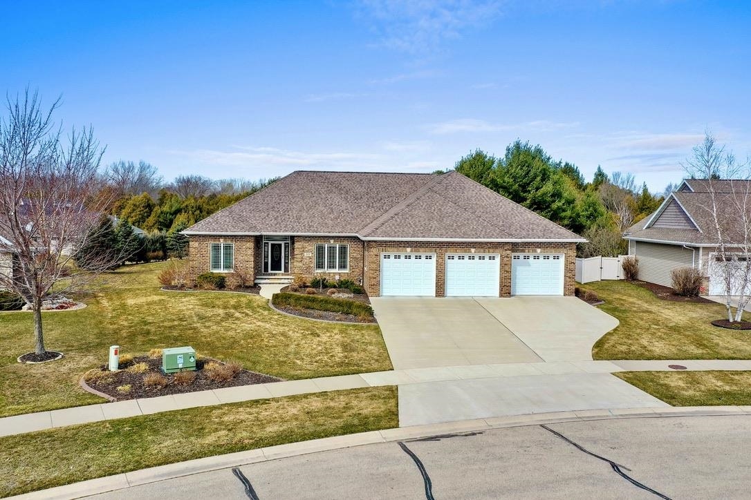 2137 LUCILLE Court