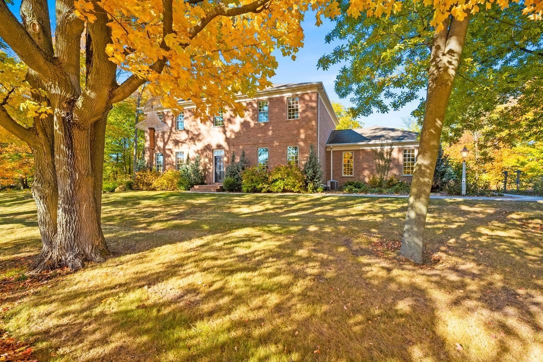 143 RUSTIC OAK Drive