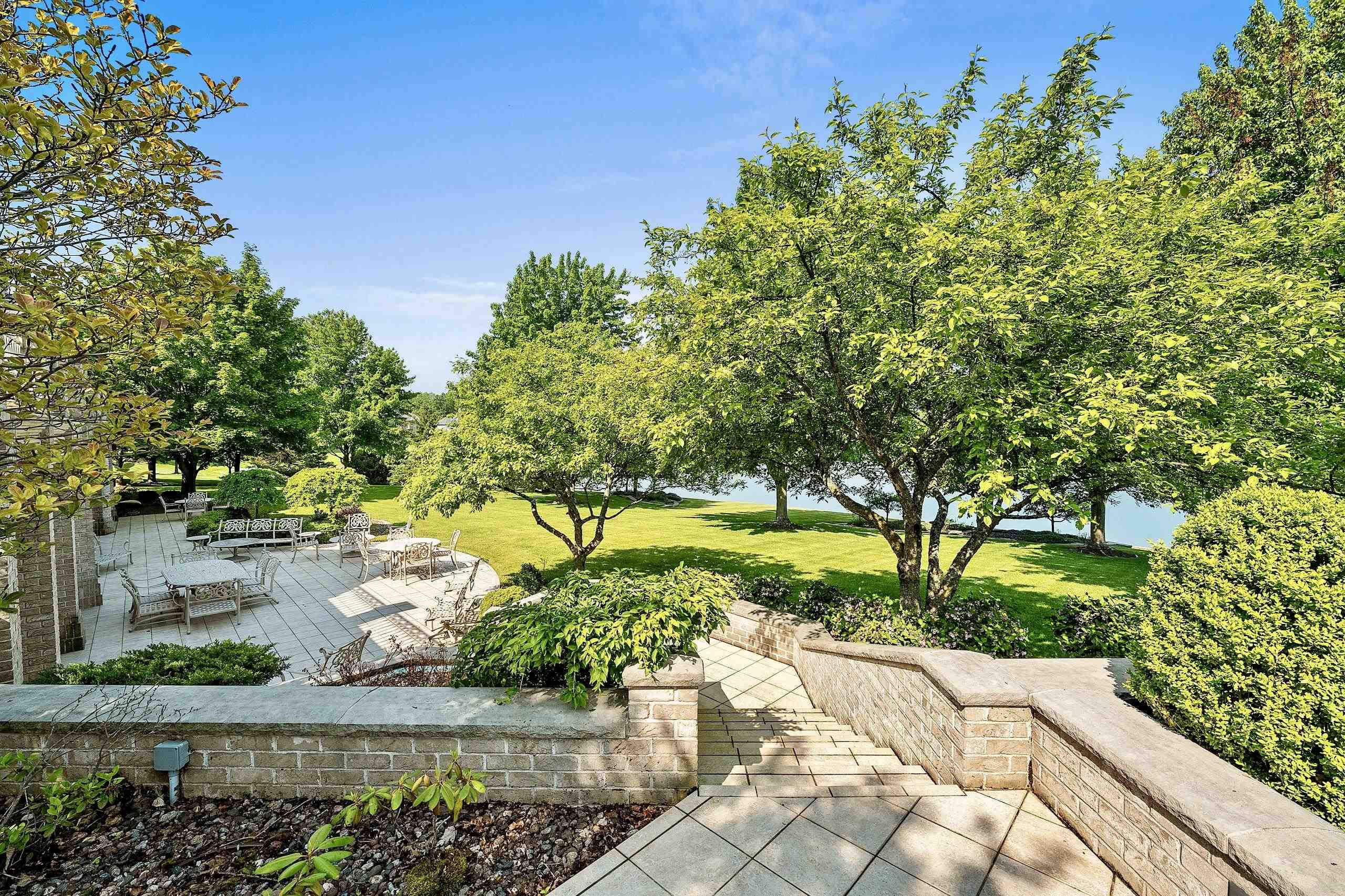 1605 E SONATA Drive