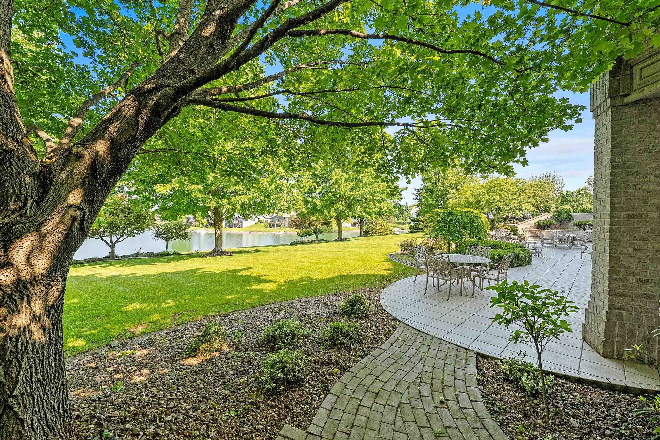 1605 E SONATA Drive