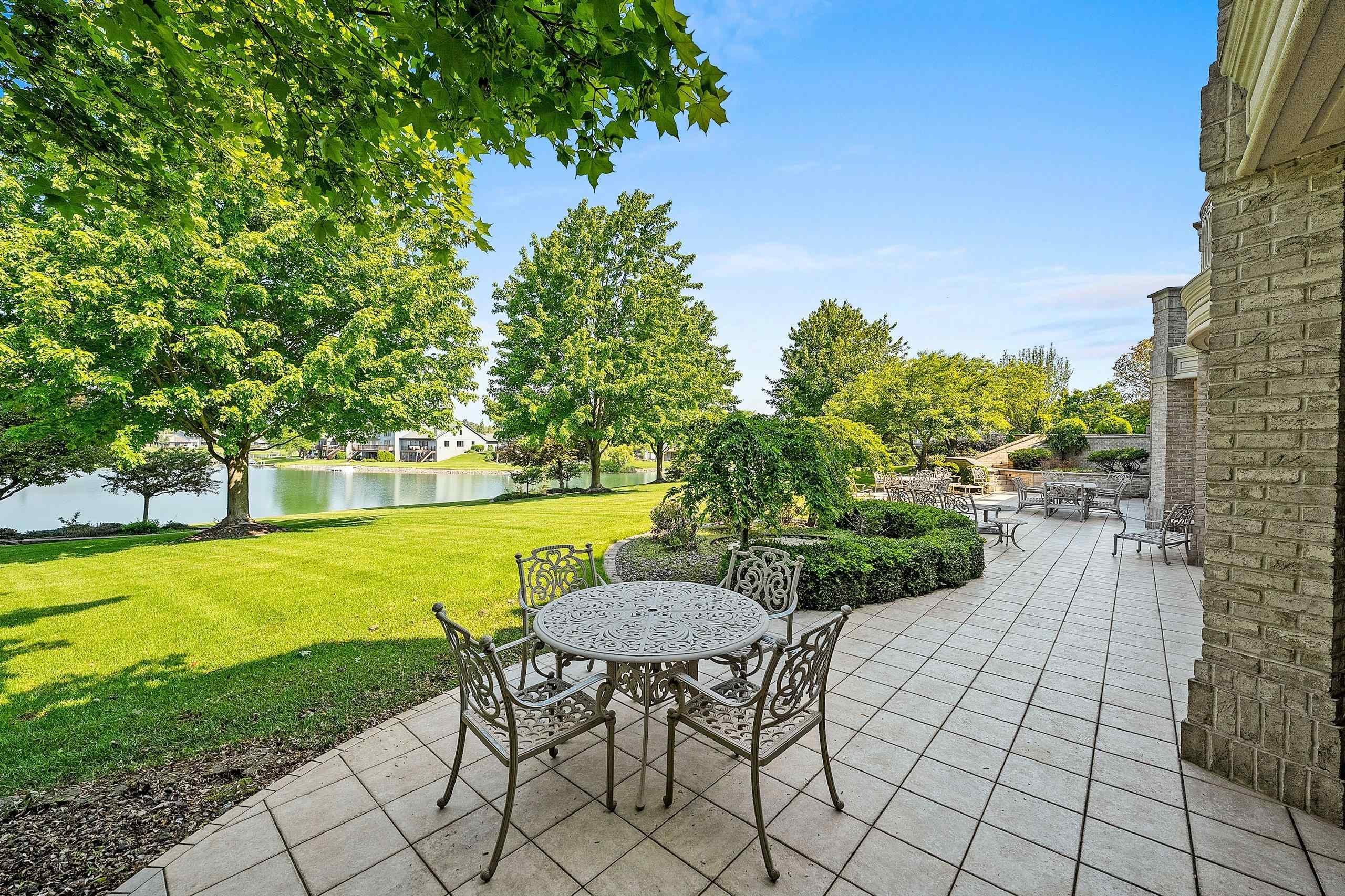 1605 E SONATA Drive