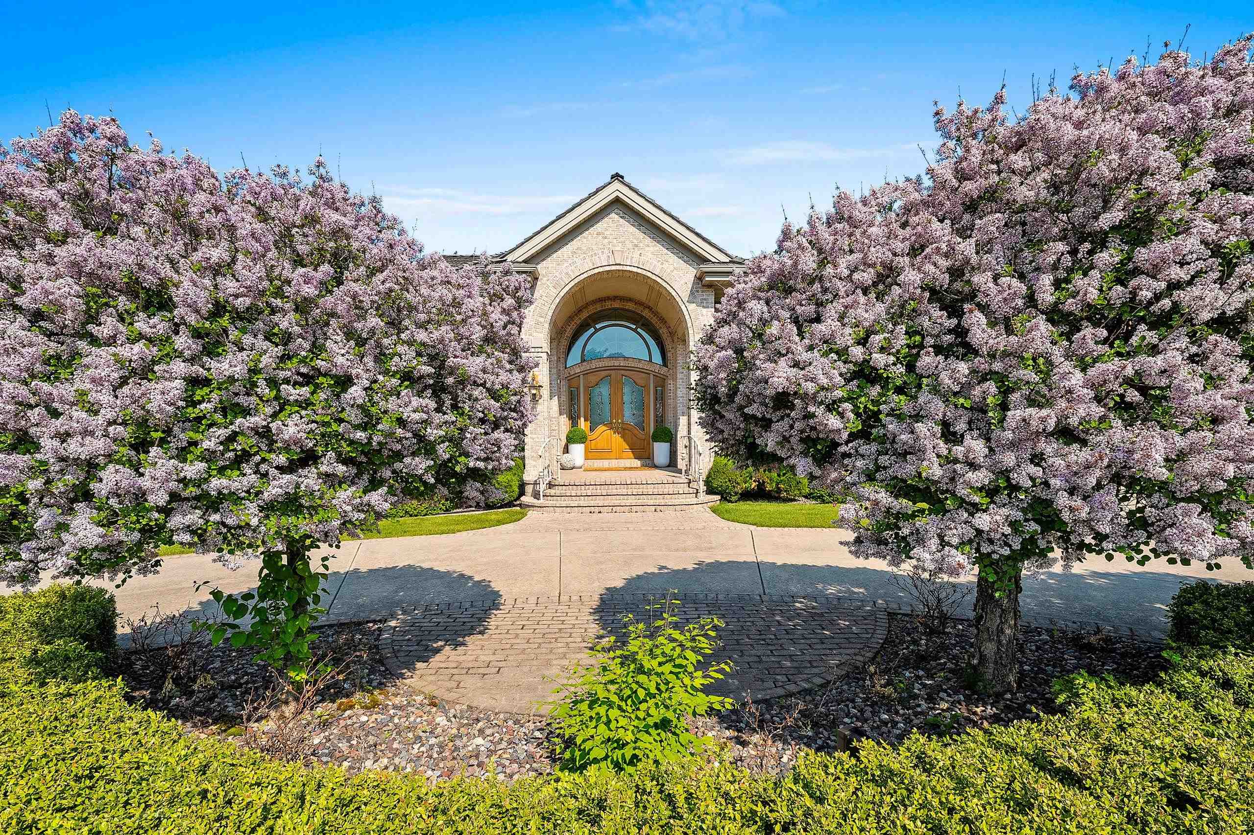 1605 E SONATA Drive