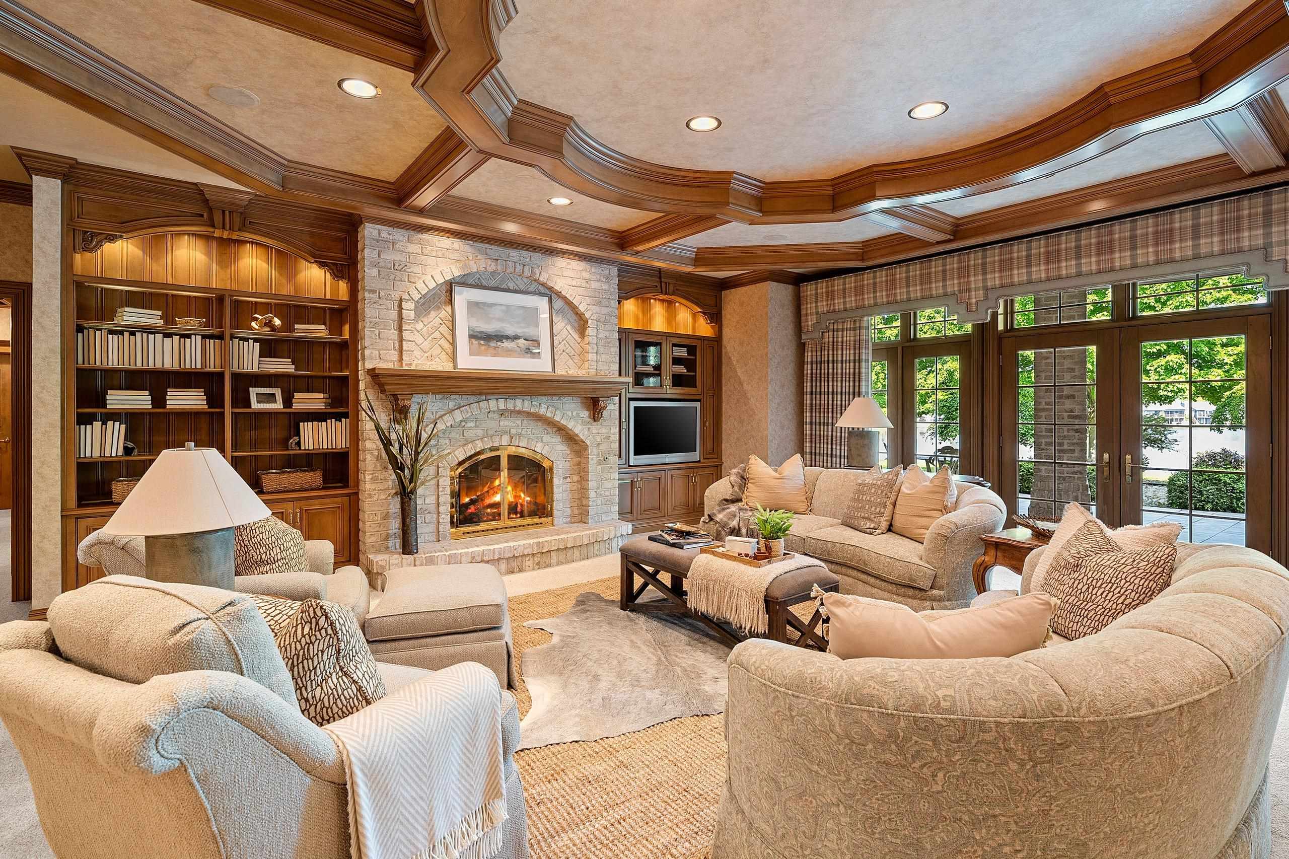1605 E SONATA Drive