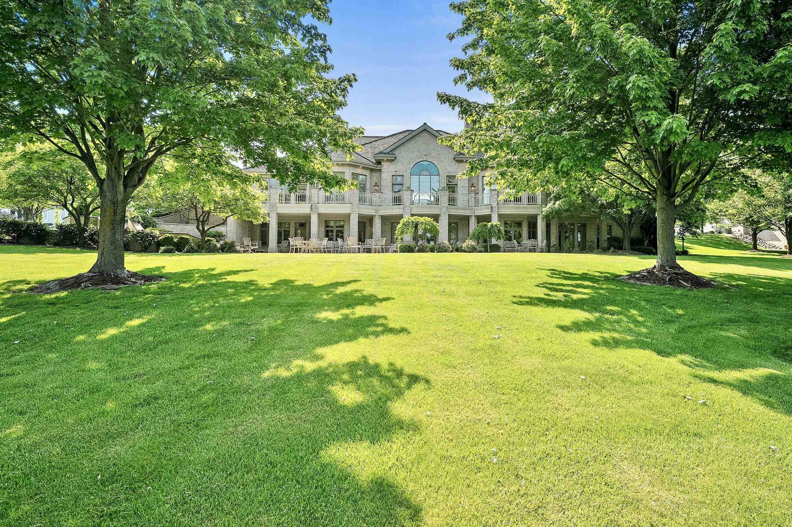 1605 E SONATA Drive