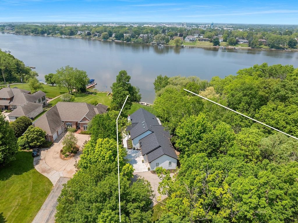 2080 GREENLEAF Road