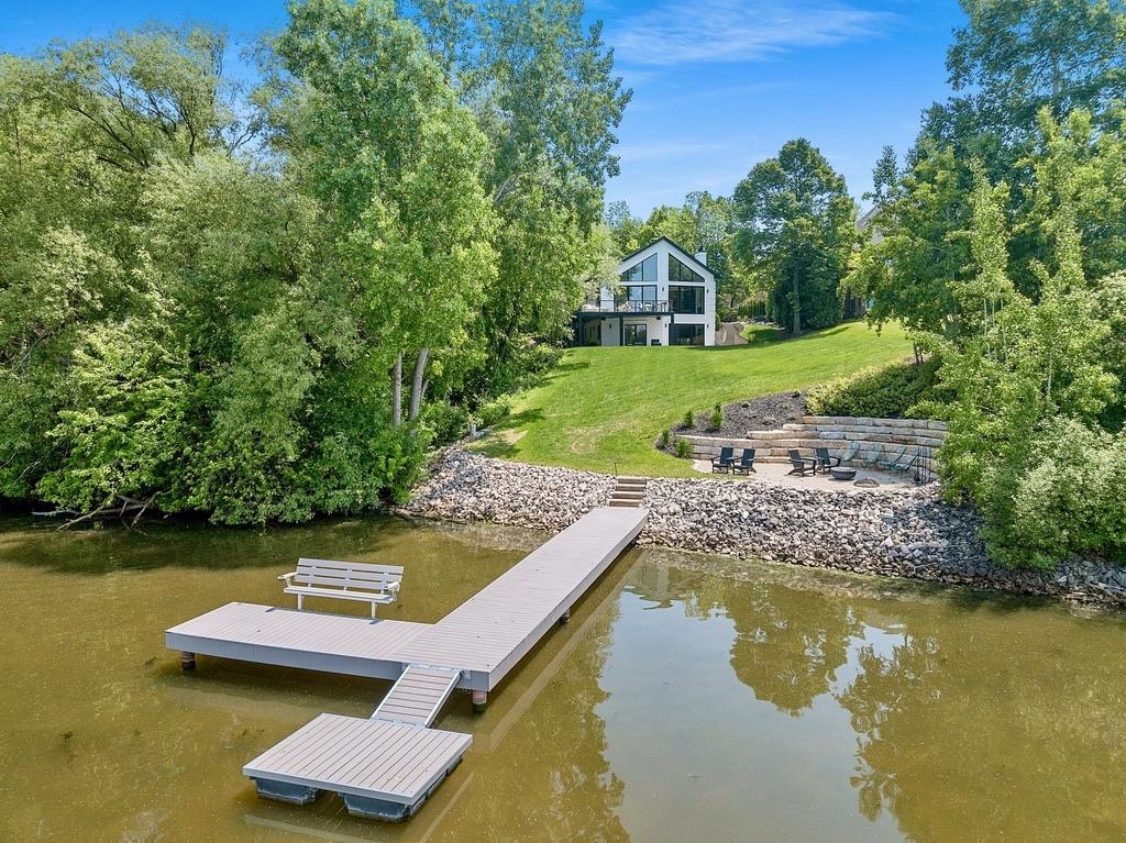 2080 GREENLEAF Road