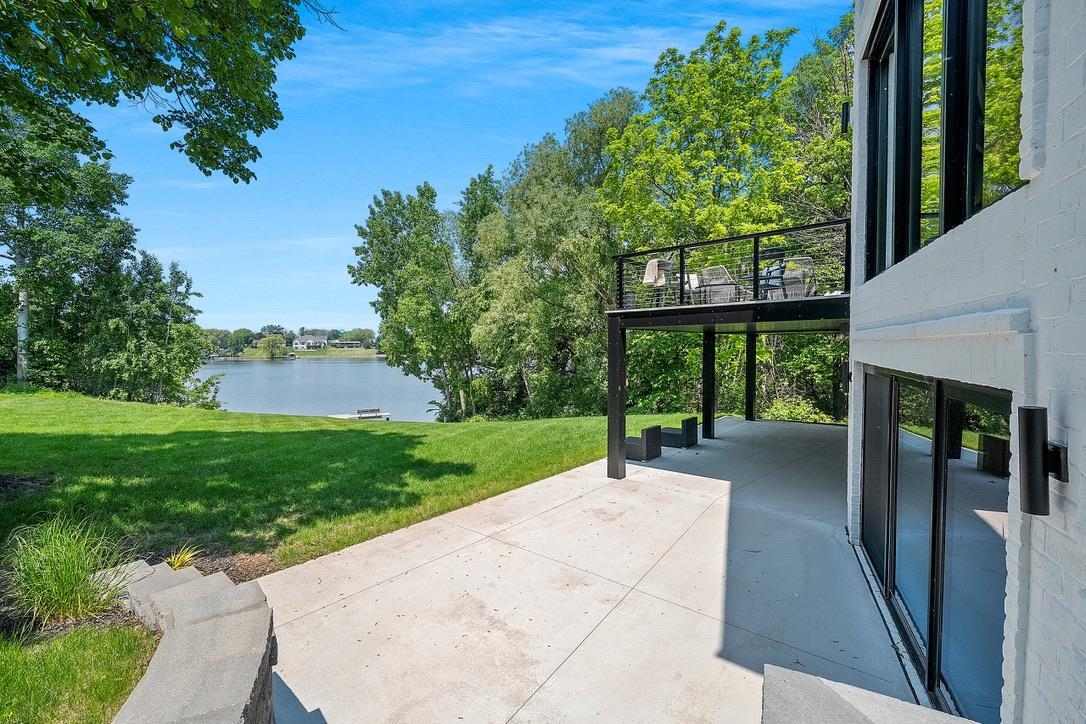 2080 GREENLEAF Road