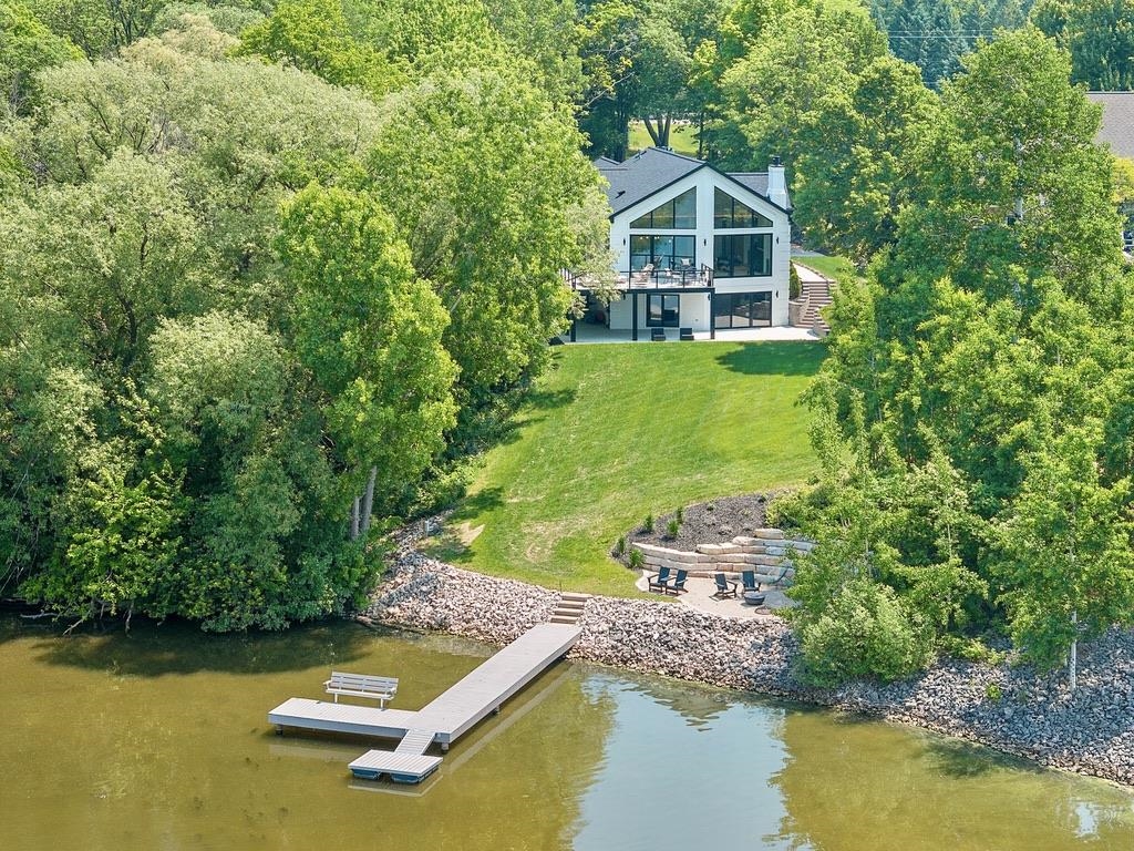 2080 GREENLEAF Road