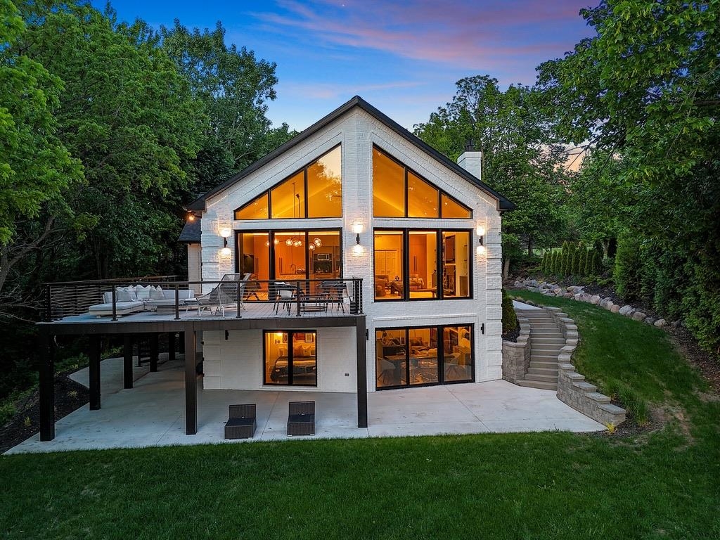 2080 GREENLEAF Road