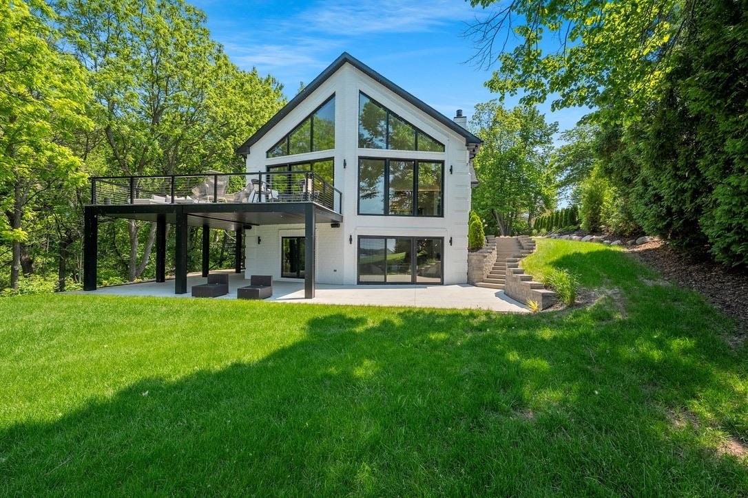 2080 GREENLEAF Road