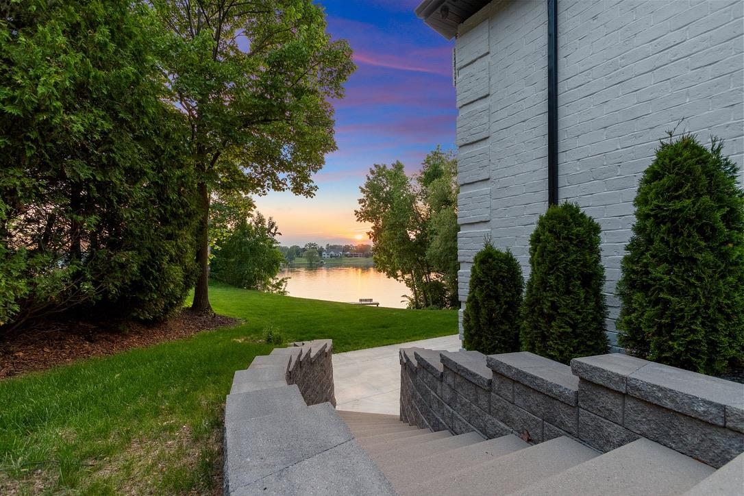 2080 GREENLEAF Road