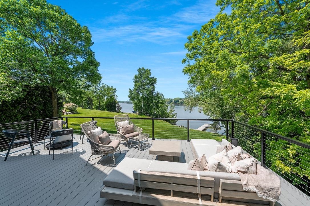 2080 GREENLEAF Road