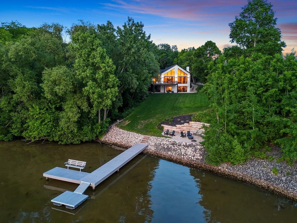 2080 GREENLEAF Road