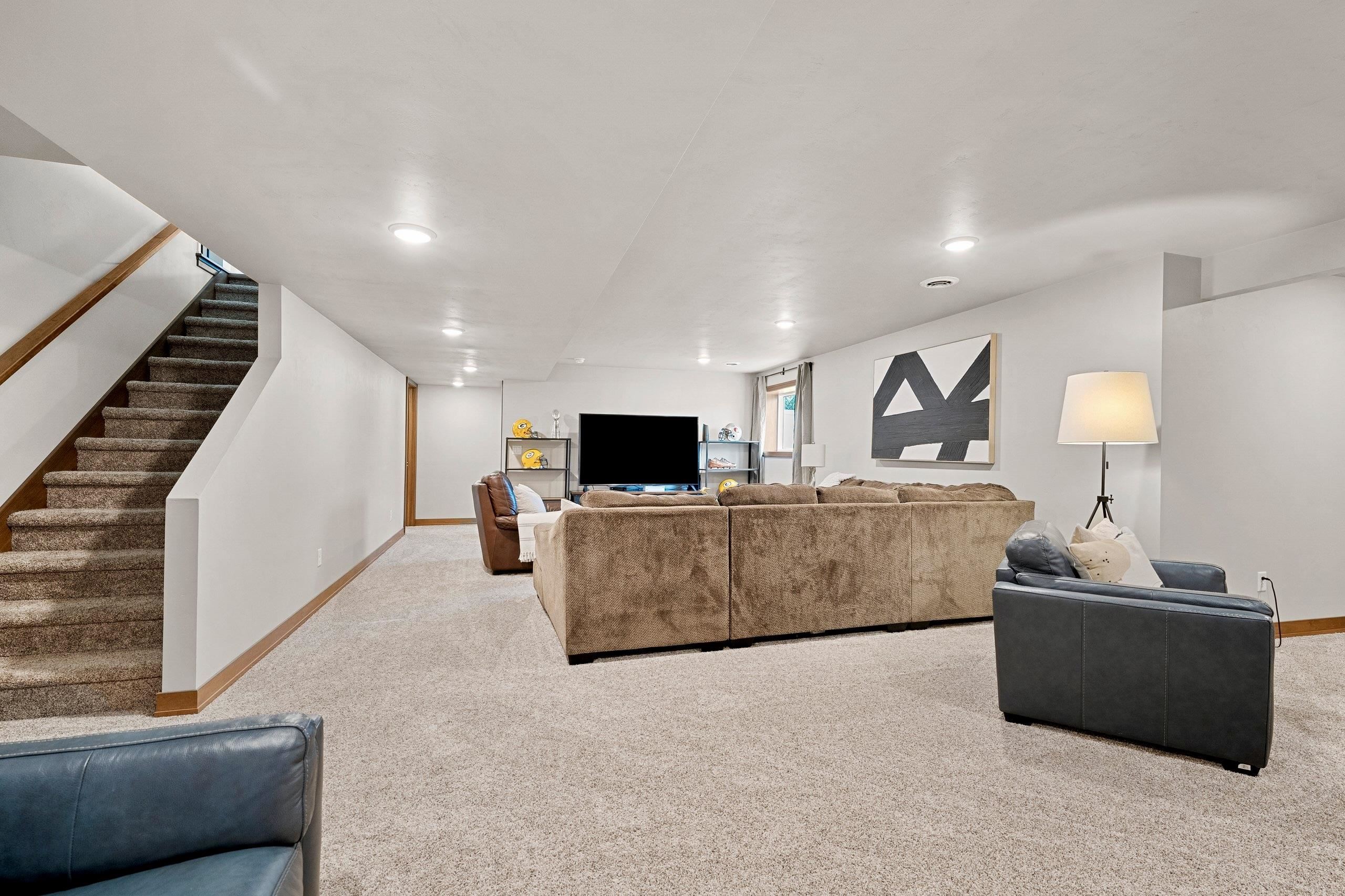 2406 RIDDLE Court