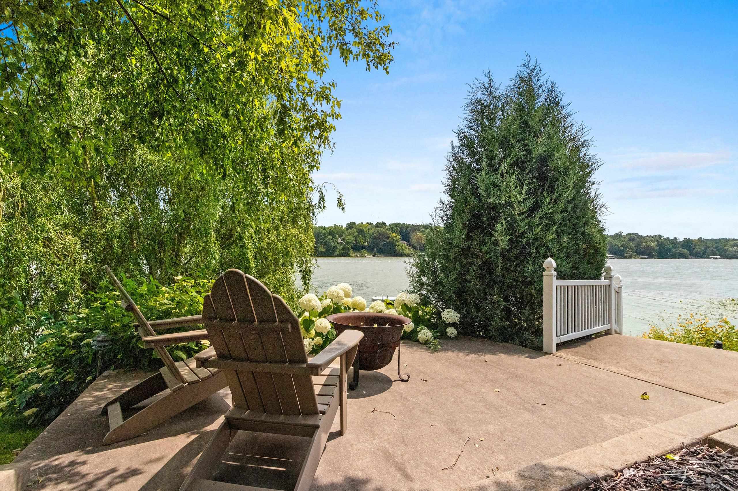2057 LOST DAUPHIN Road